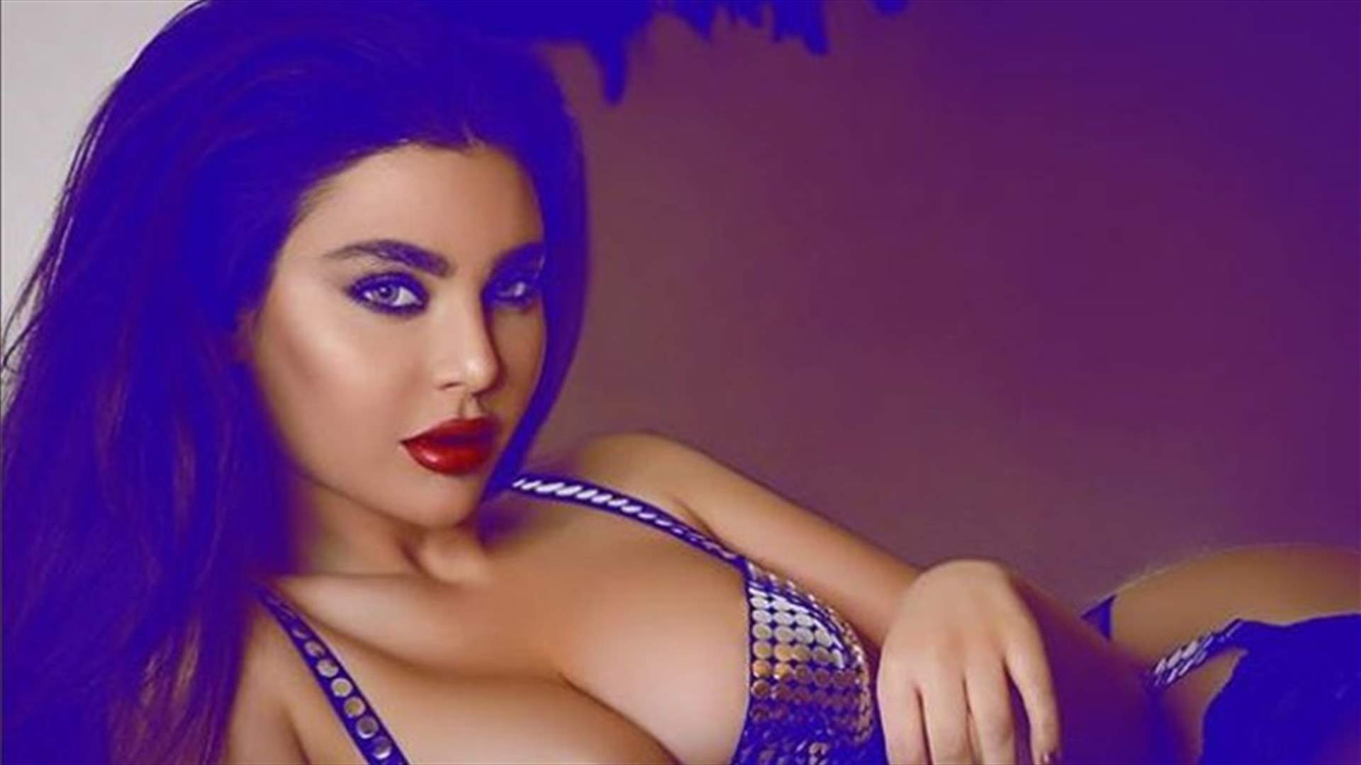 قمر تصدم الجمهور.. صور جريئة على طريقة كيم كارداشيان ولا تشبه هيفا وهبي
