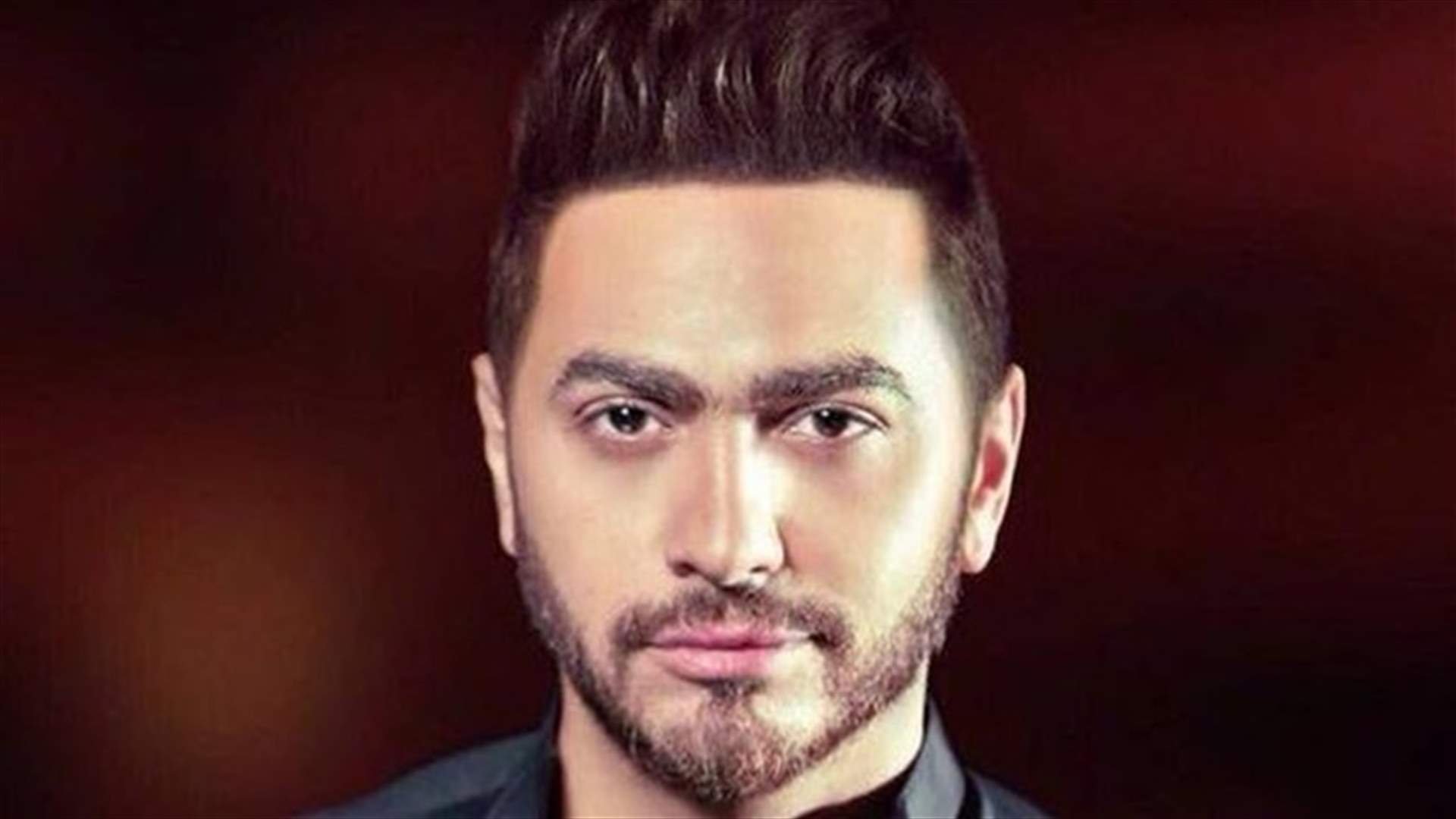 بالصور: تامر حسني مُتّهم بعمليات تجميل إضافية.. هل عدّل شكل أذنيه؟