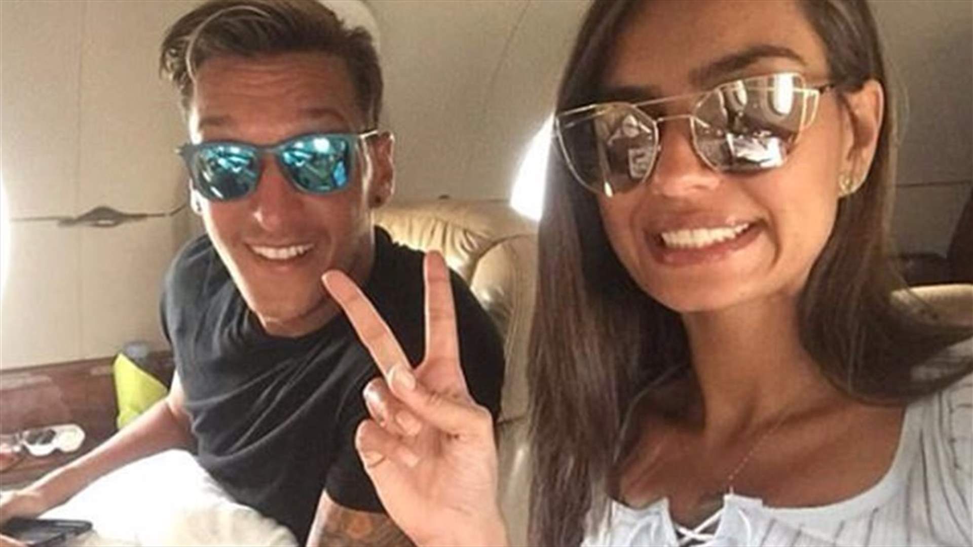 بسبب غيرتها... مسعود أوزيل يُنفّذ طلب خطيبته ملكة جمال تركيا الغريب!