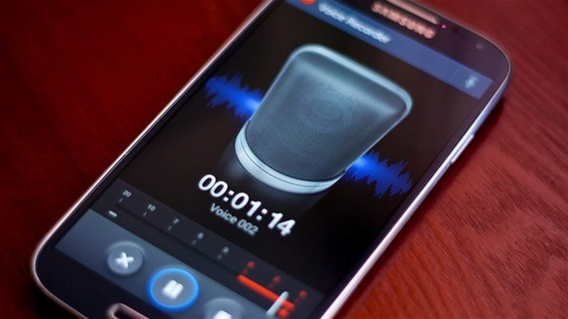 بالفيديو - فضيحة في تلفزيون عربي... إيقاف رئيس القناة بعد تهديد صحافية بالاغتصاب