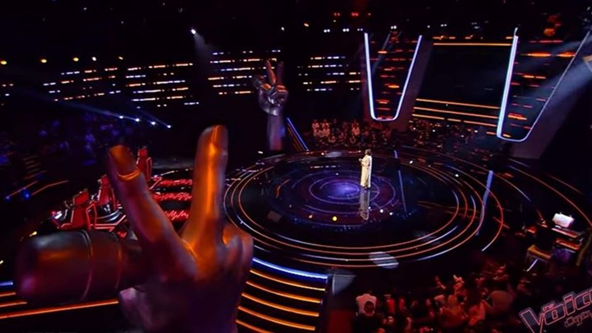 من هي الموهبة التي التف لها أول مدربين بعد 3 ثوانٍ فقط في "The Voice"؟