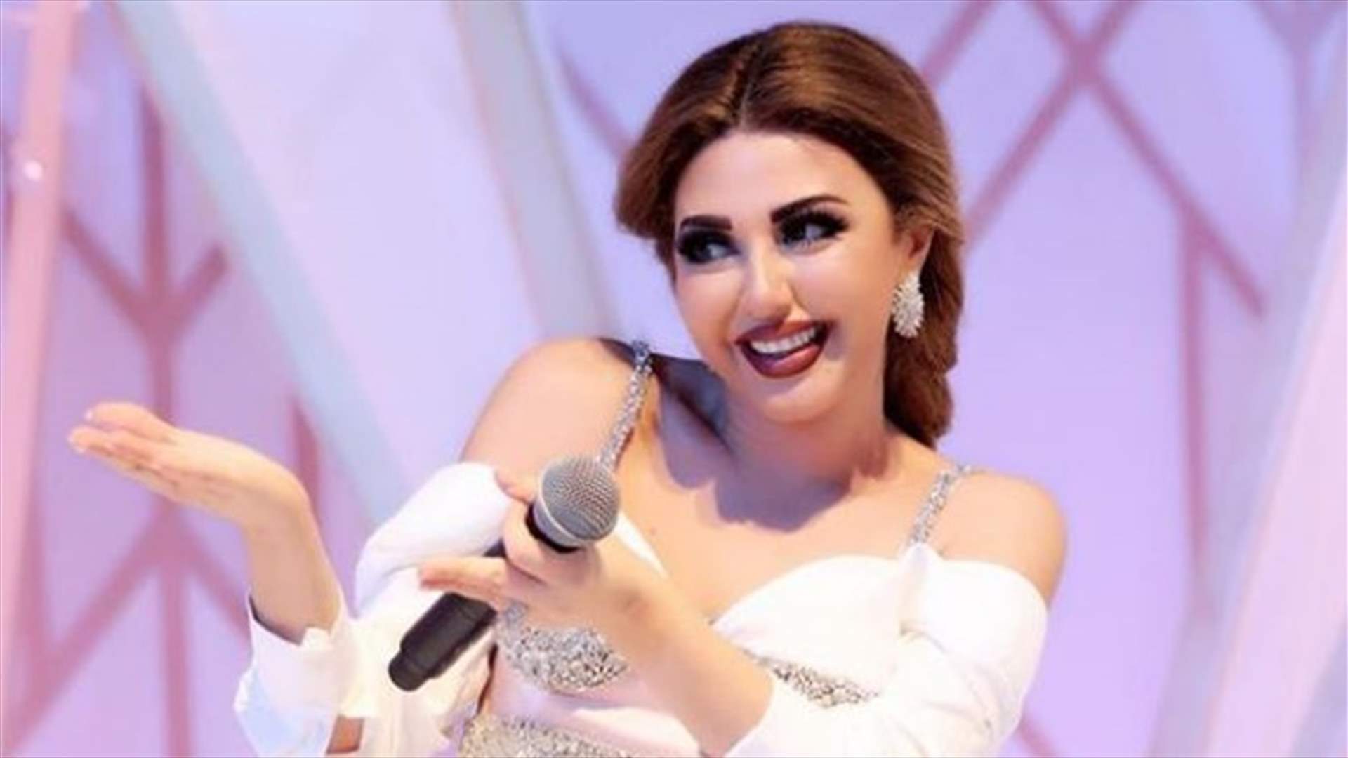 بالفيديو- نجم يغازل ميريام فارس في الكوليس.. وهي تردّ: "شو بتطعموه؟!"