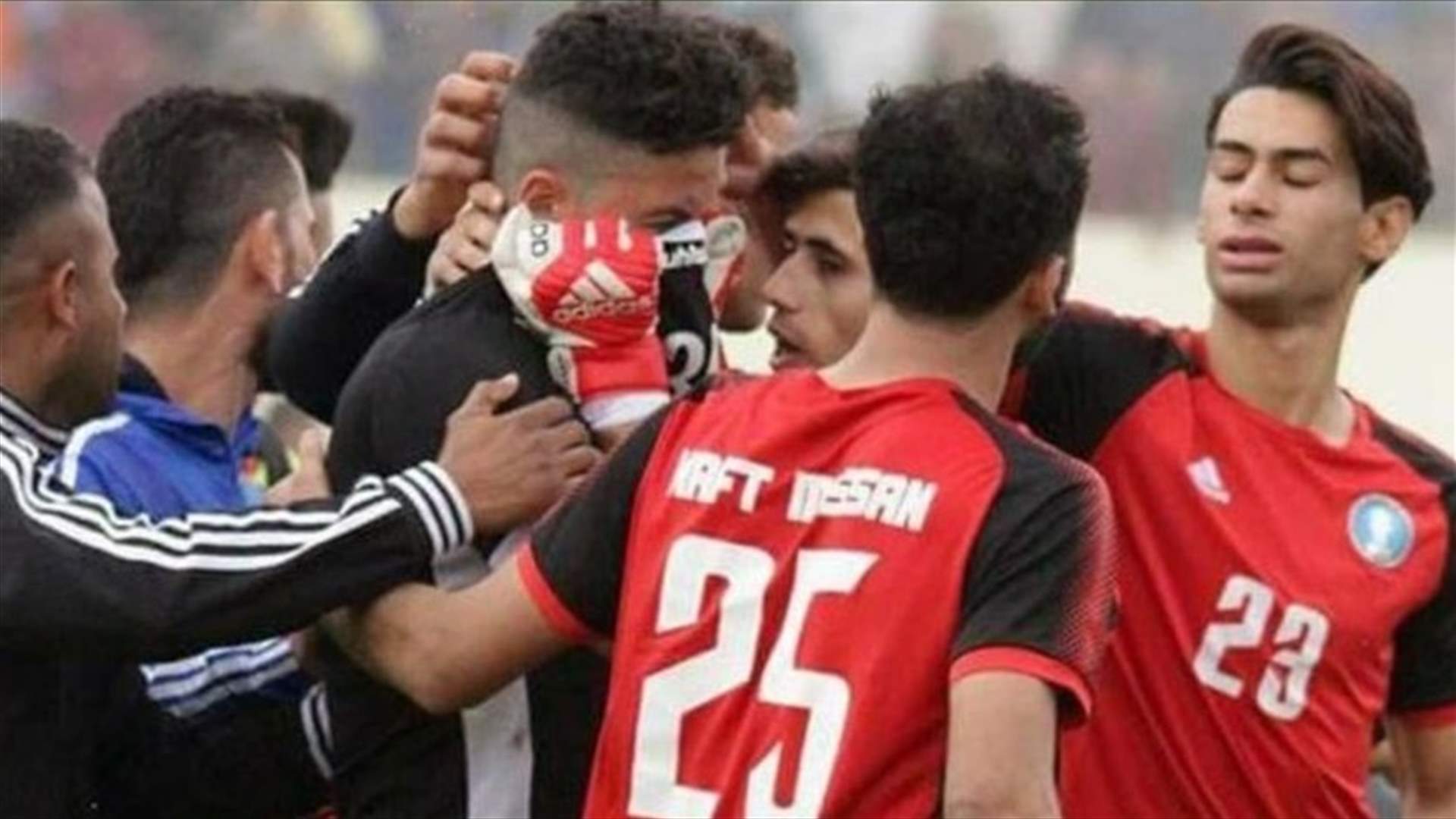 تضامن عالمي مع حارس مرمى عربي أخفى خبر وفاة ابنته للفوز بالمباراة