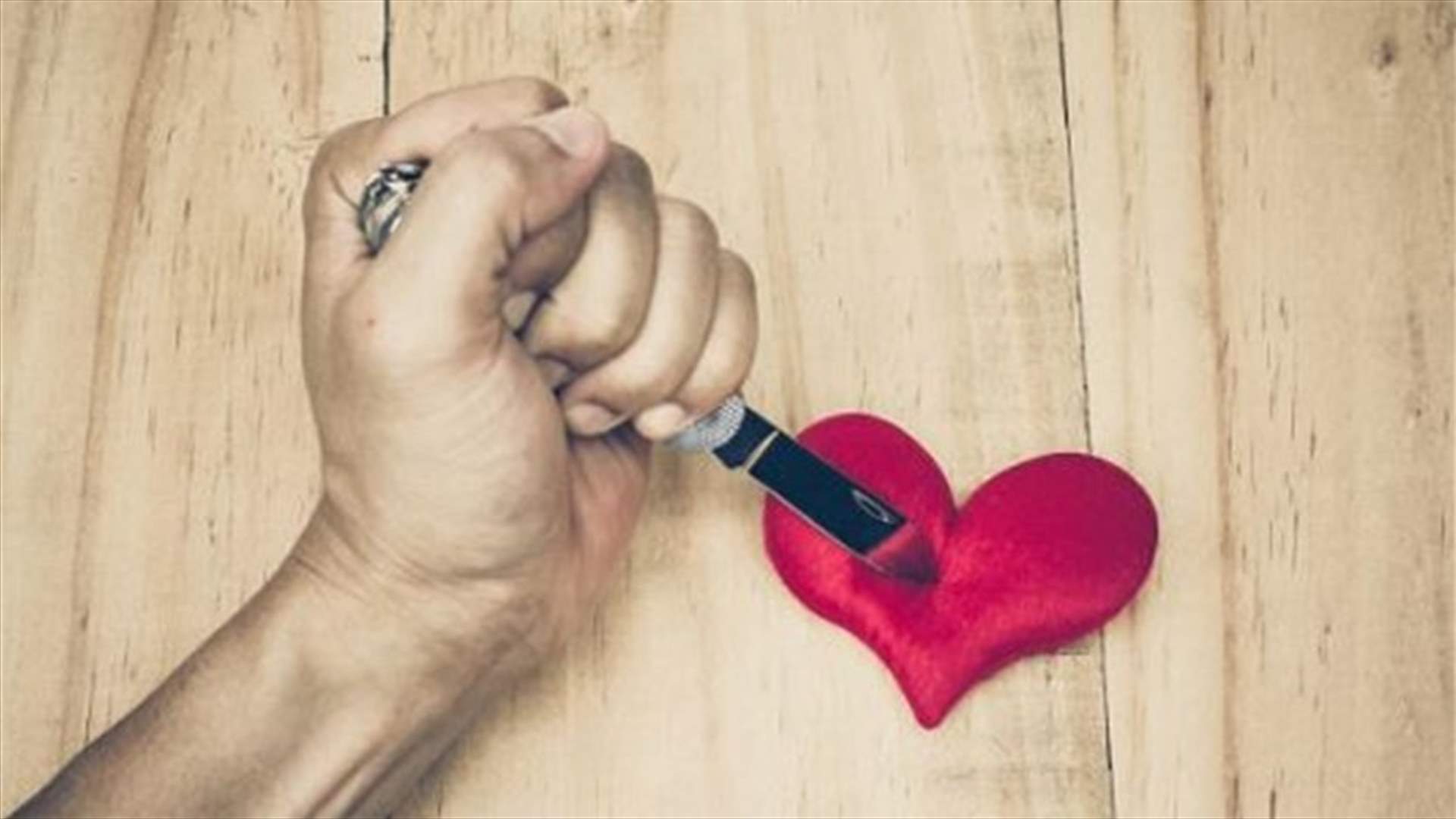 بعدما اتهمته بالخيانة... امرأة تنتقم بطريقةٍ وحشية من زوجها!