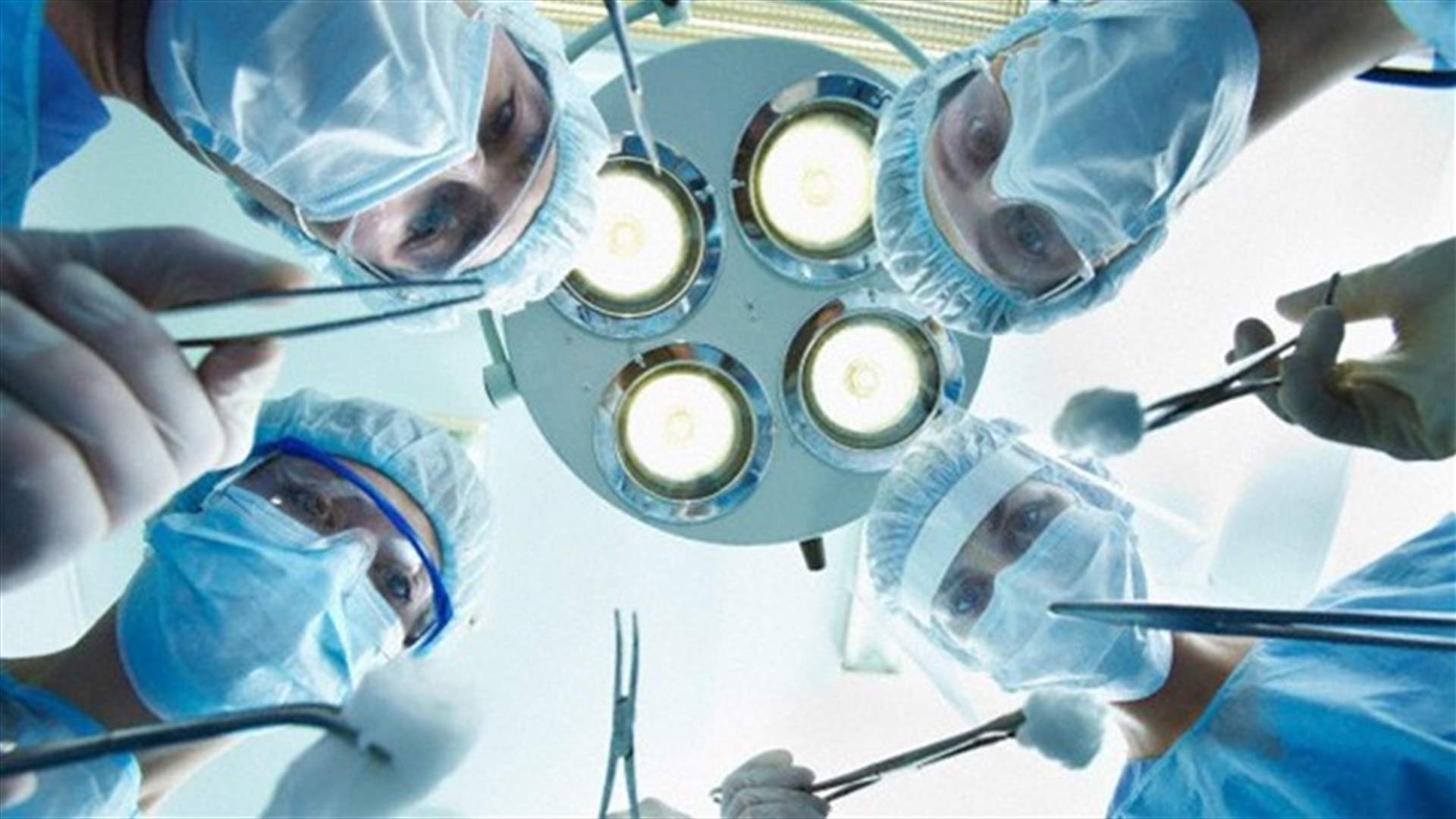 بالصورة - استئصال أكبر ورم في العالم من دماغ رجل هندي