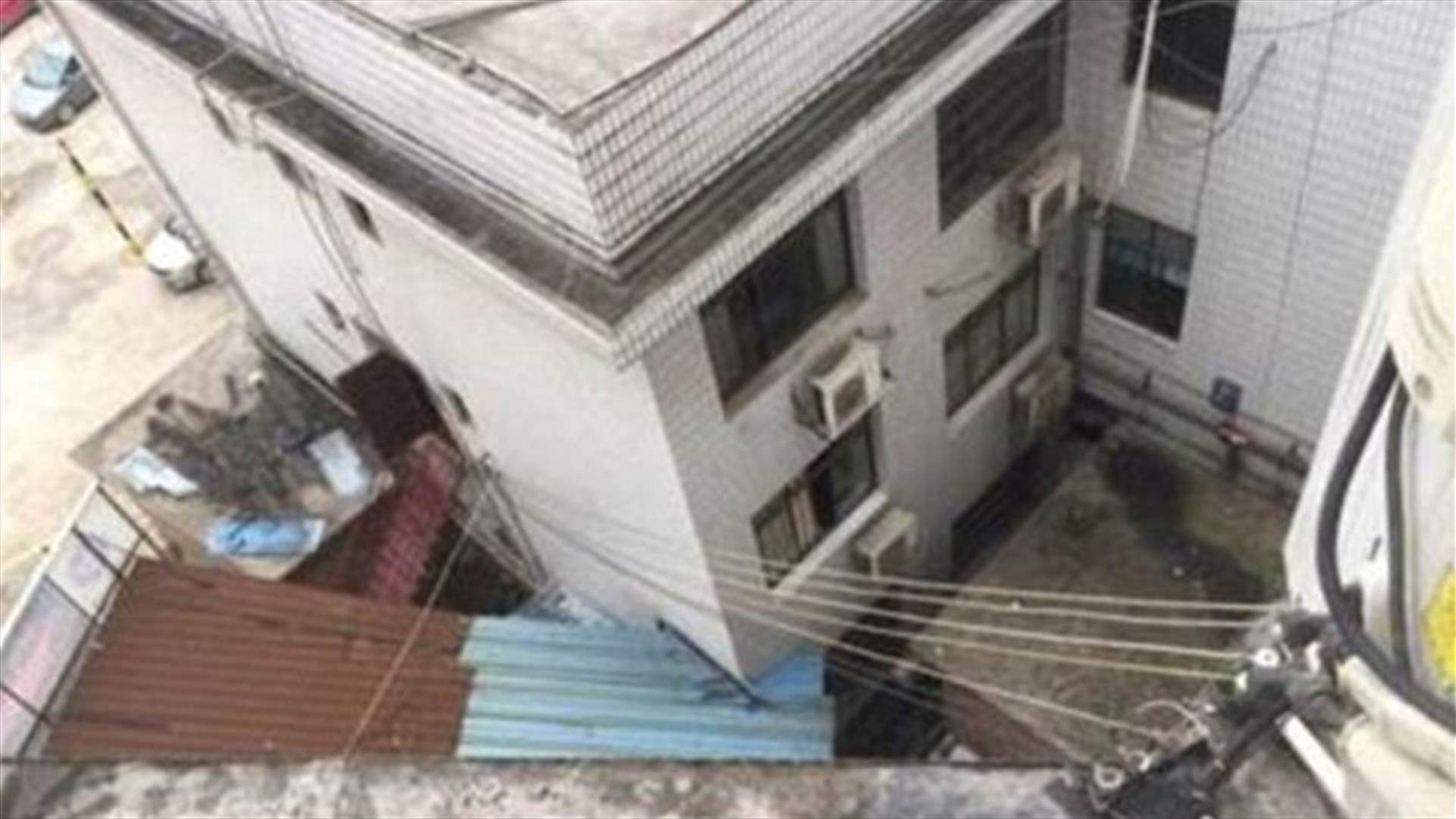 بعدما تشاجرت مع زوجها السابق... ألقت بابنها من الطابق الثالث!