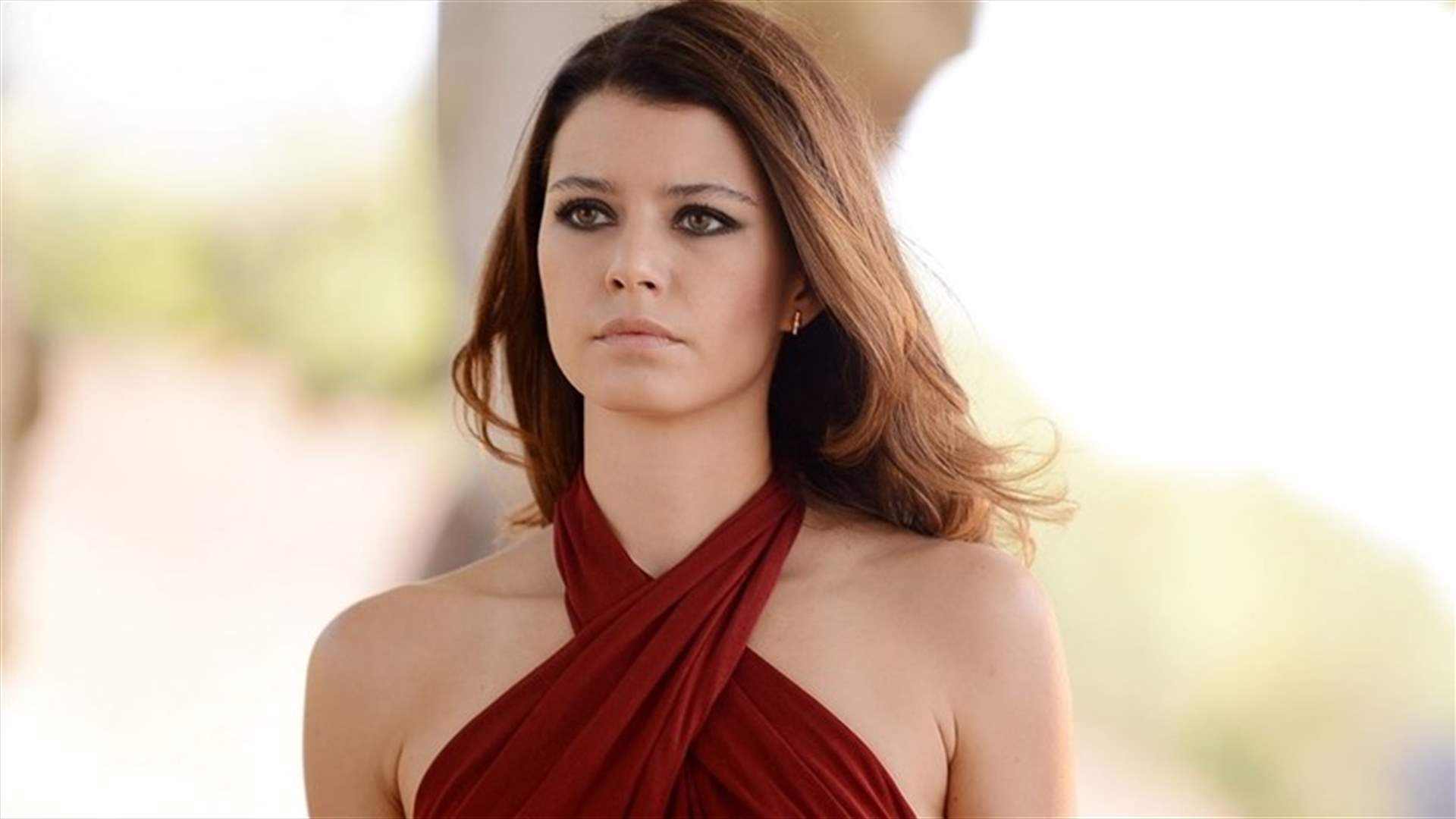 بالصور- كيف احتفلت الممثلة التركية "بيرين سات" بعيد ميلادها؟