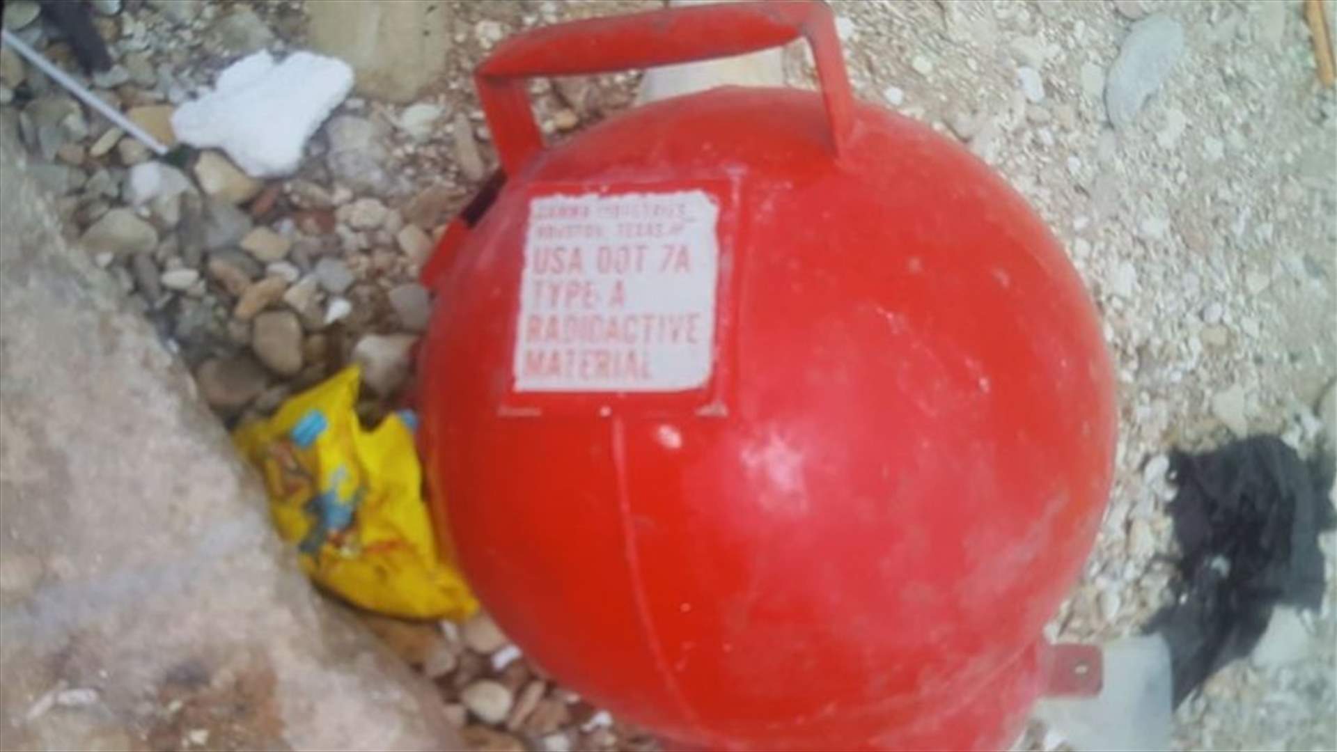 الجيش: العثور على قارورة قبالة شاطئ الأوزاعي...وابلاغ الهيئة الوطنية للطاقة الذرية