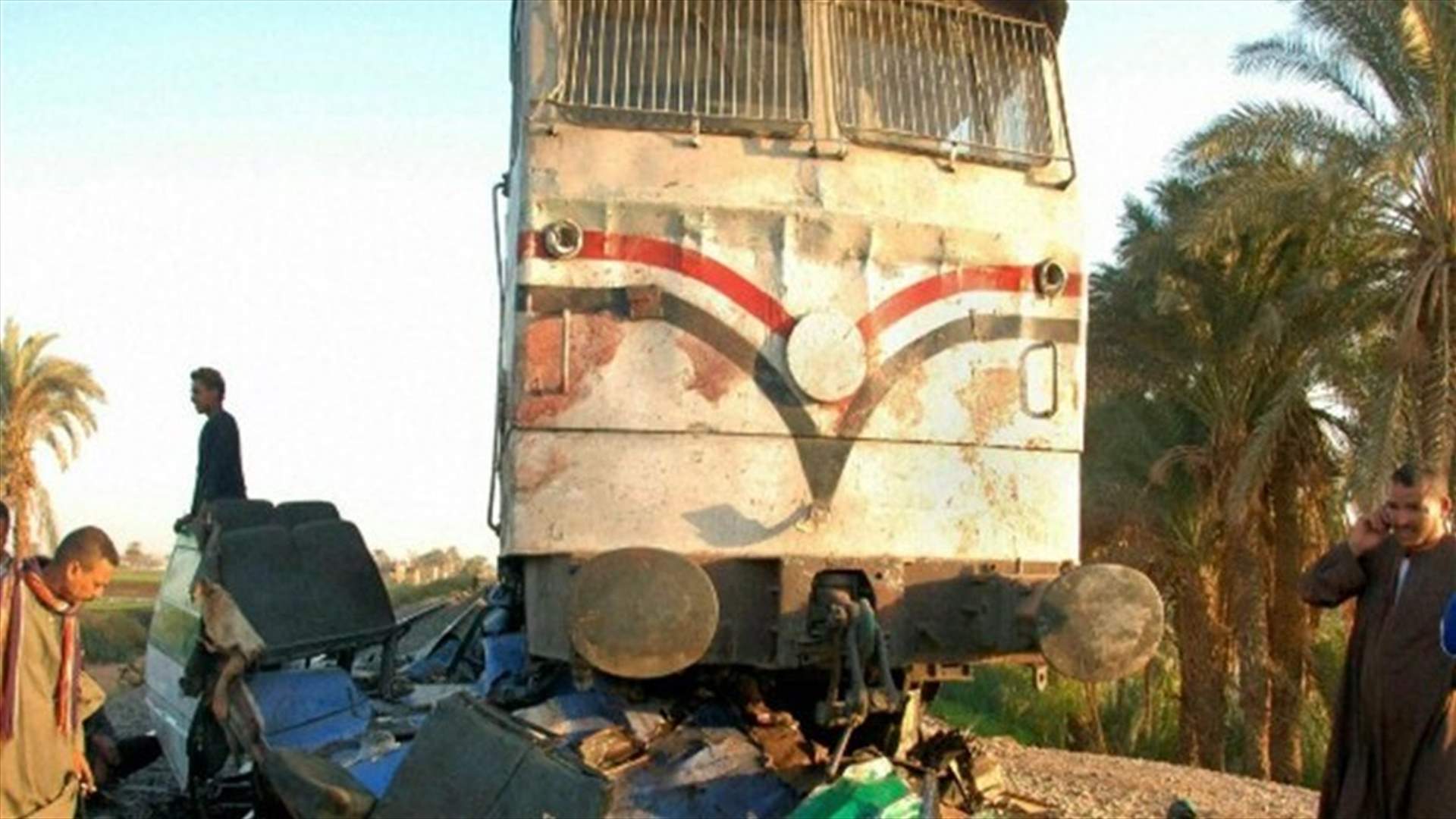 At least 10 people killed in Egyptian train crash