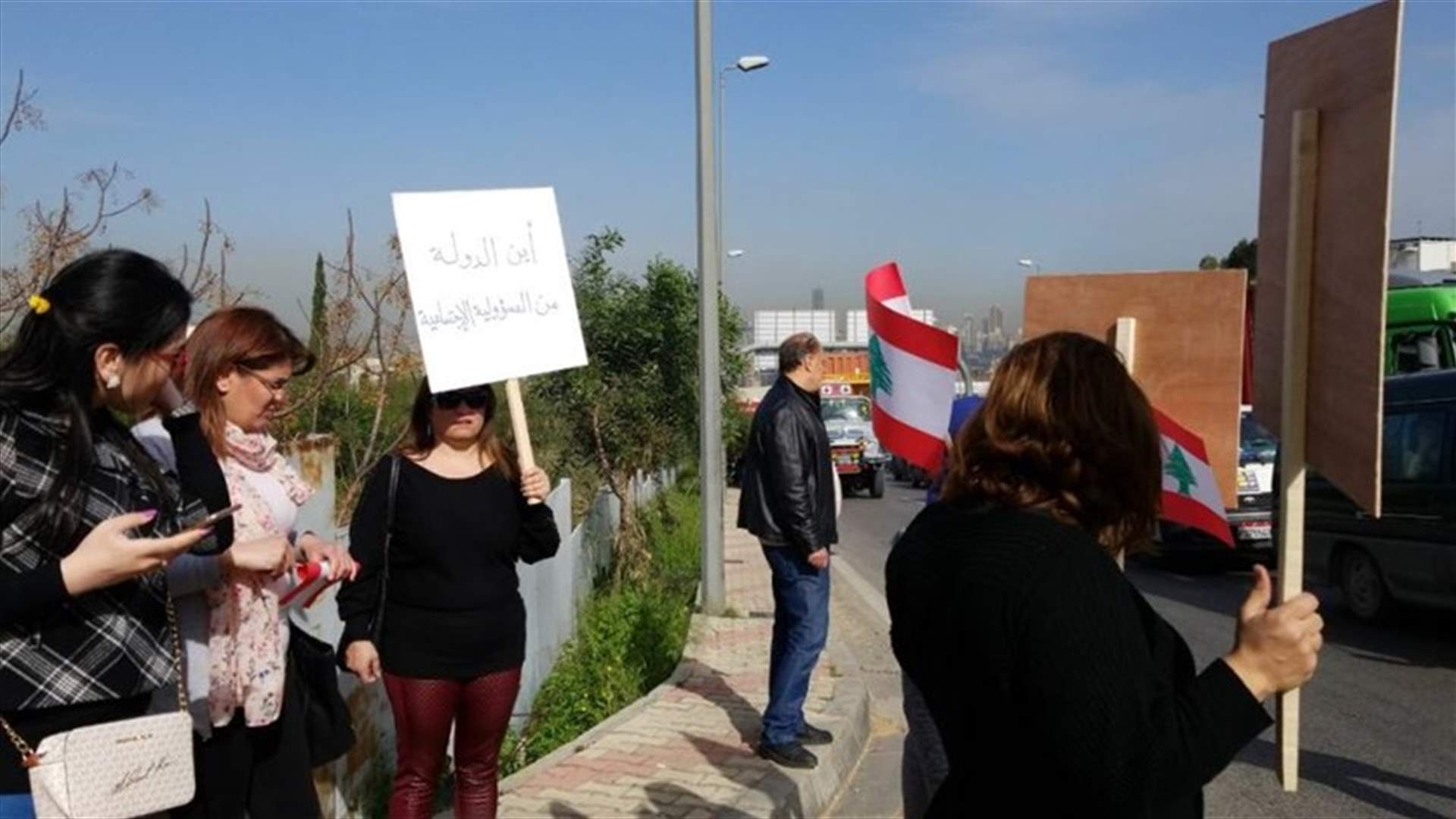 اعتصام للـ"اتحاد الوطني للأشخاص المعوقين" على طريق القصر الجمهوري