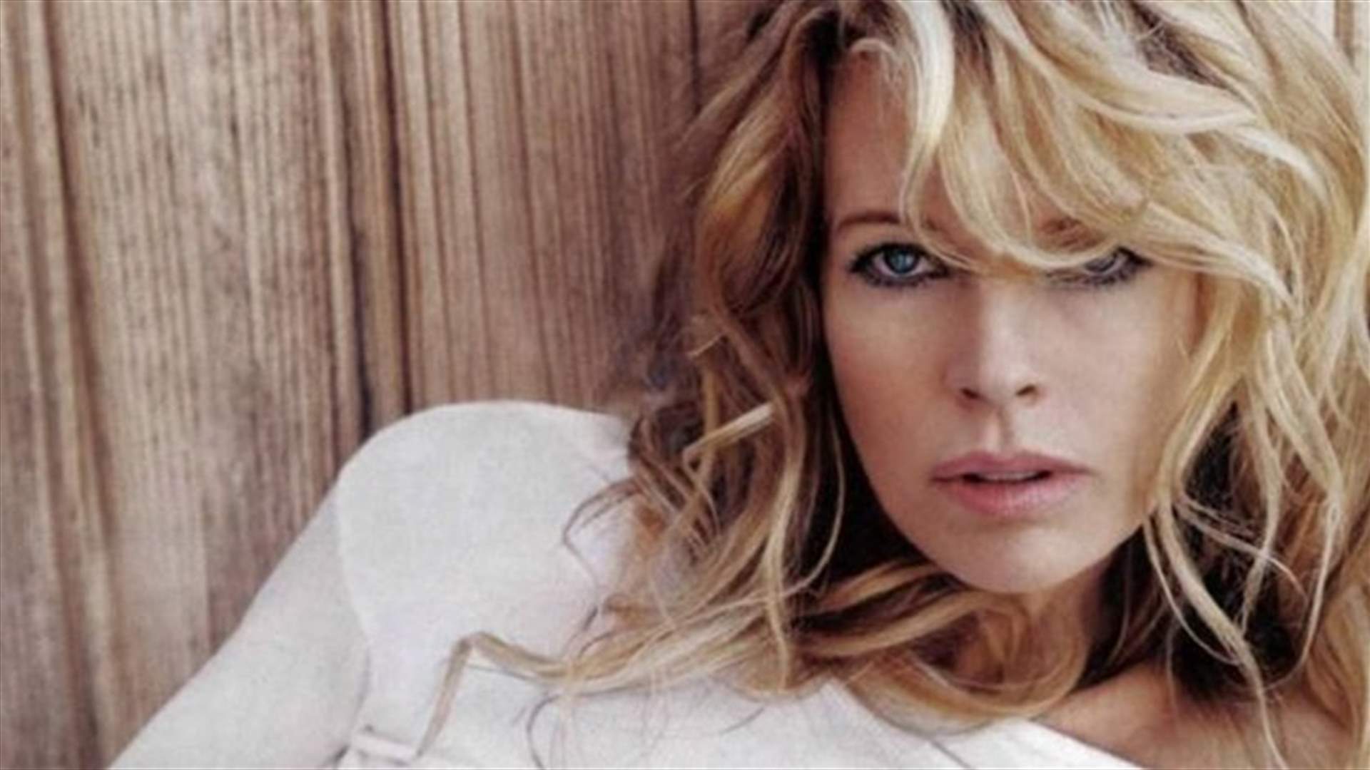 بالصور – ابنة الممثلة كيم باسنجر تتعرى كوالدتها... دعماً للقضية نفسها!