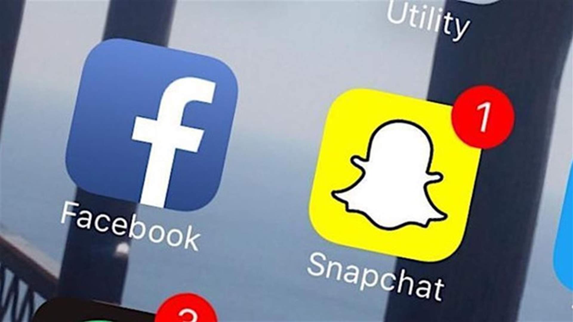 فيسبوك وسناب شات يتنافسان على المستخدمين الشباب