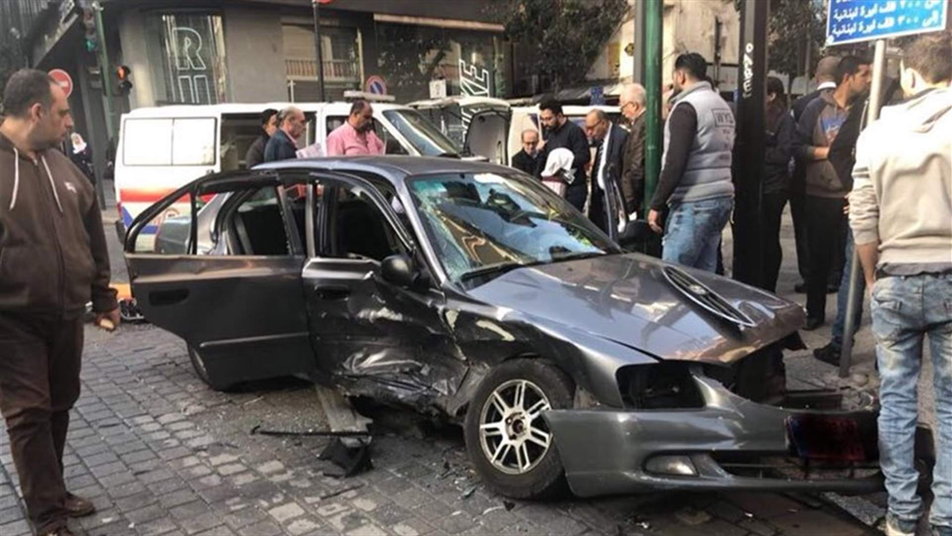 بالصور- حادث سير في الحمرا بين 3 سيارات