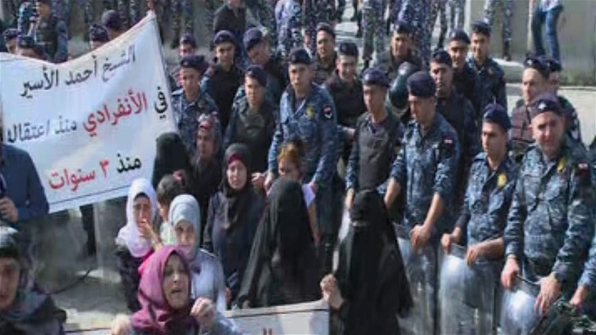 اعتصام لاهالي الموقوفين الاسلاميين امام سجن رومية