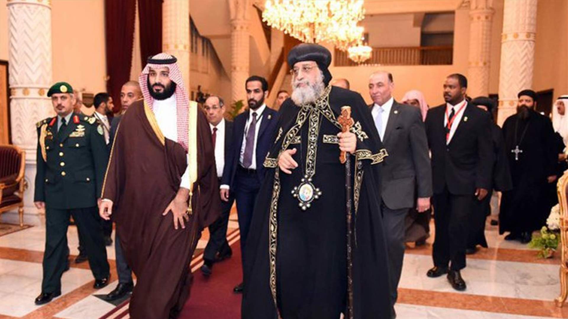 ولي العهد السعودي يزور الكاتدرائية المرقسية في مصر ويلتقي البابا