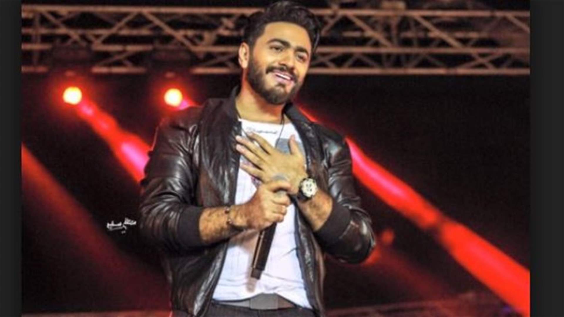بالفيديو- هجوم حماسي لسعوديات لشراء تذاكر حفل تامر حسني