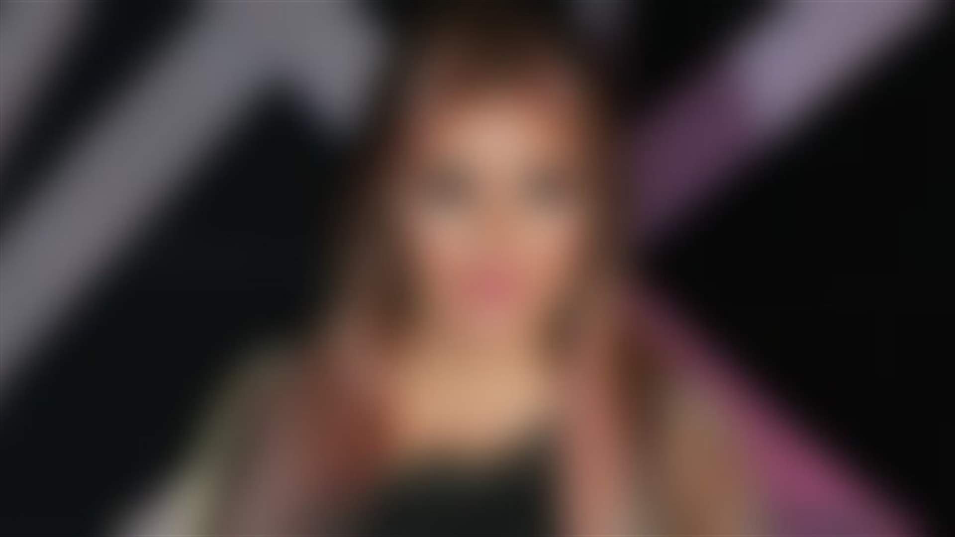 بالفيديو- نجمة عربية تعلن إعتزالها باكيةً: "سامحوني"