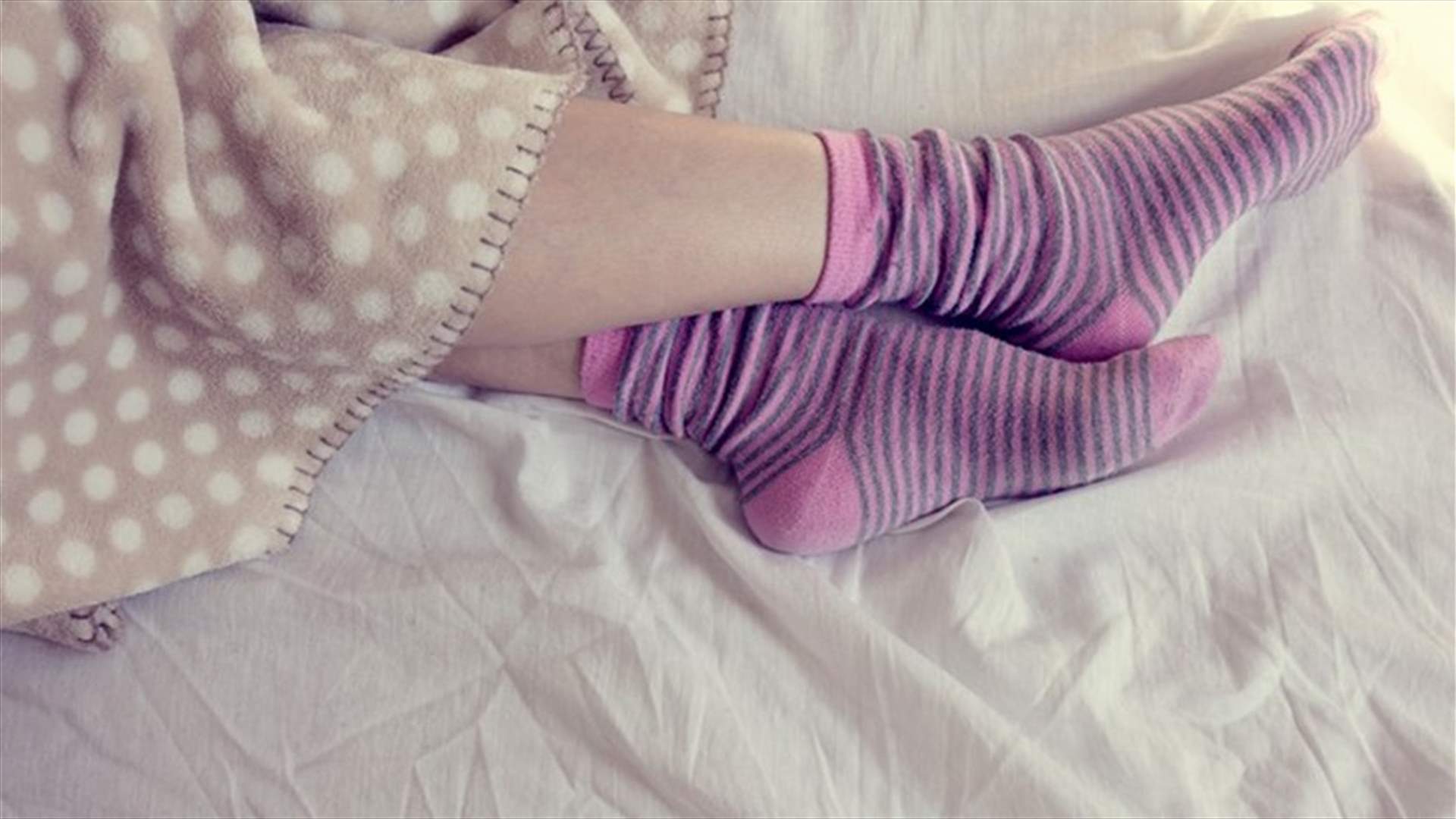 هل النوم بالجوارب مفيد للصحة؟