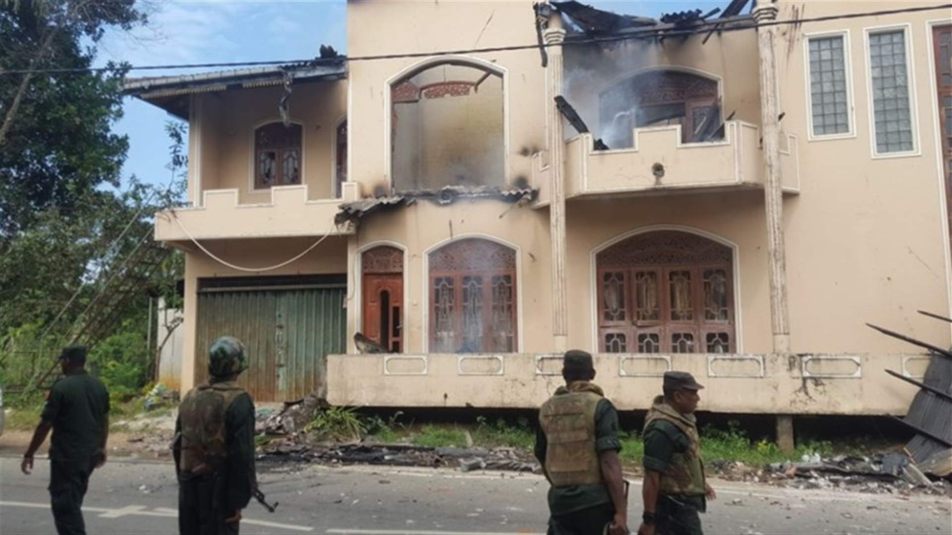 استهداف مسجد ومتاجر في اعمال عنف ضد مسلمين في سريلانكا