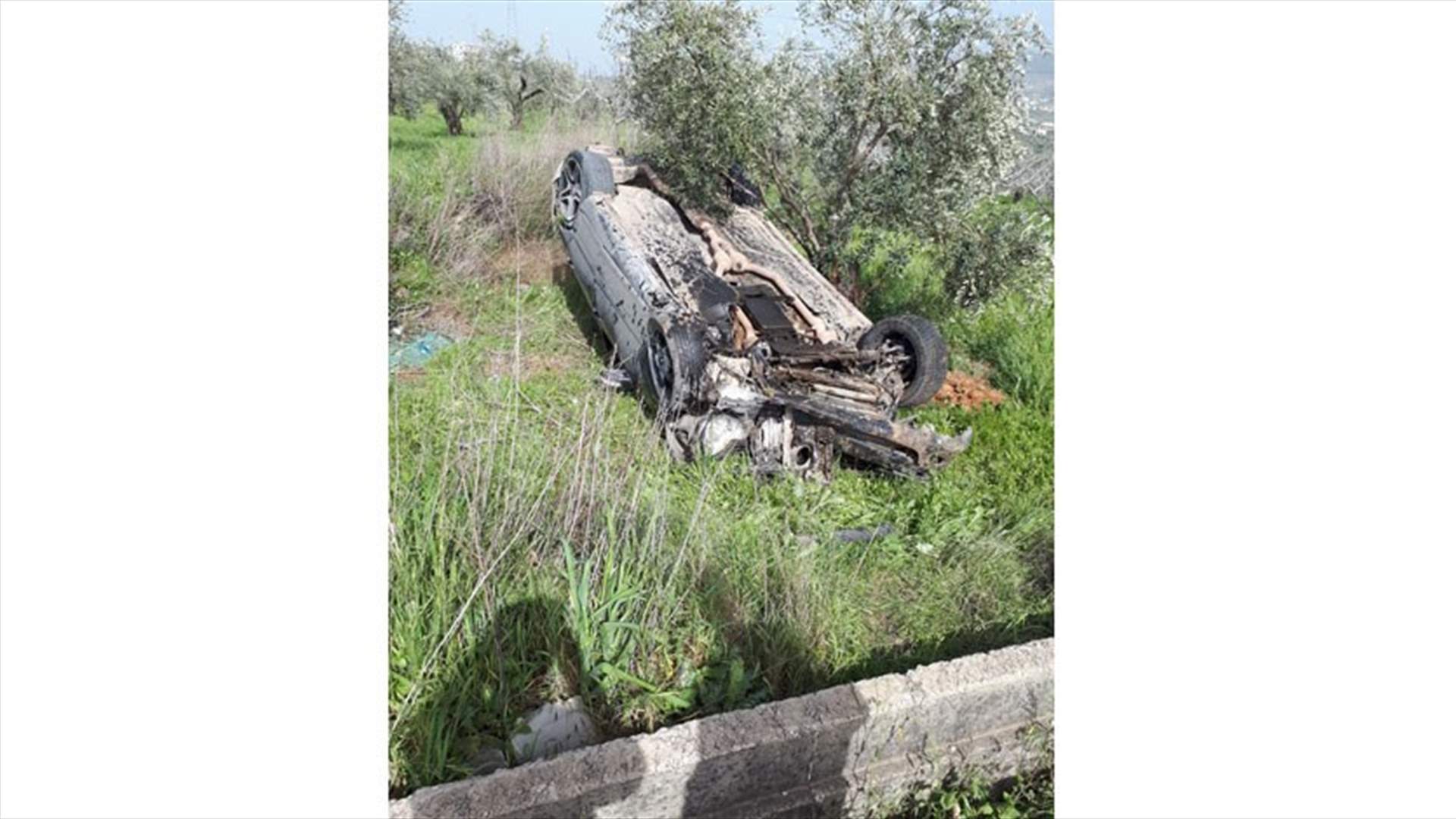 بالصور - انقلاب سيارة عند مفرق بلدة جديدة القيطع
