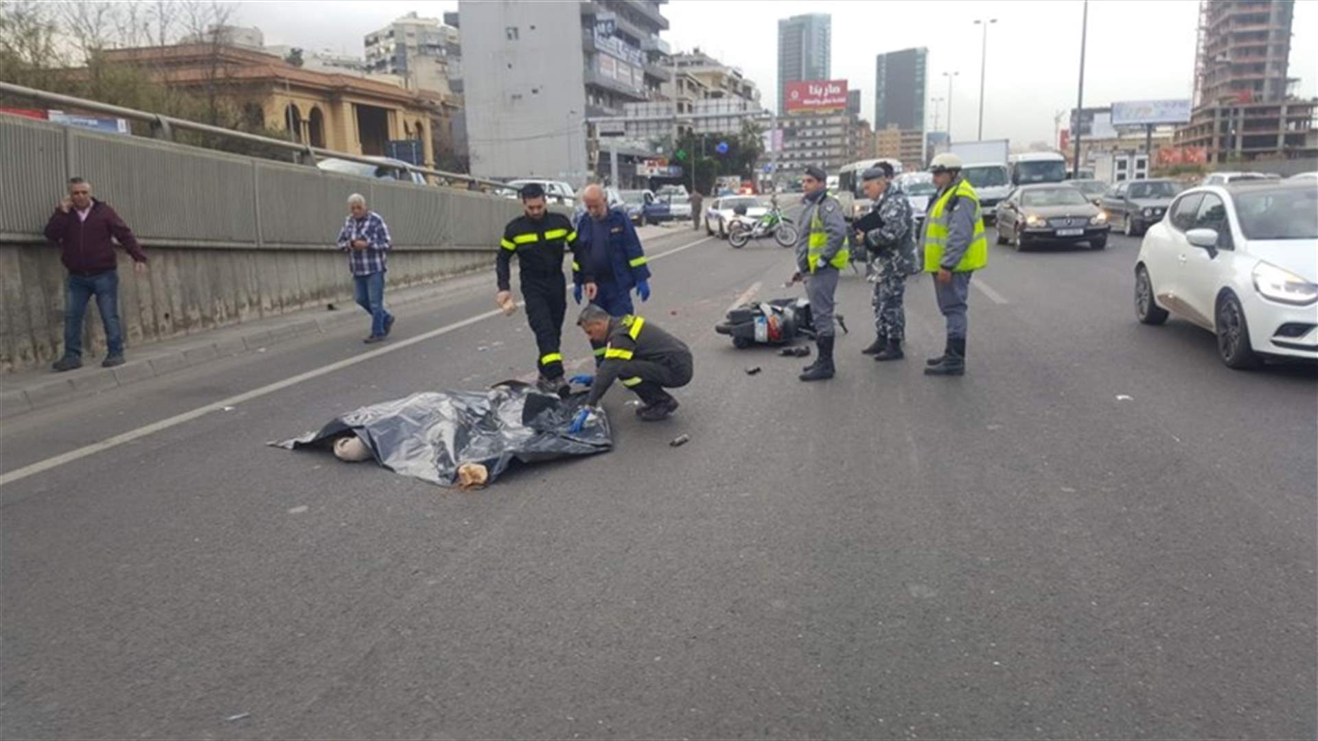 بالصورة -  قتيل في حادث صدم على أوتوستراد النقاش