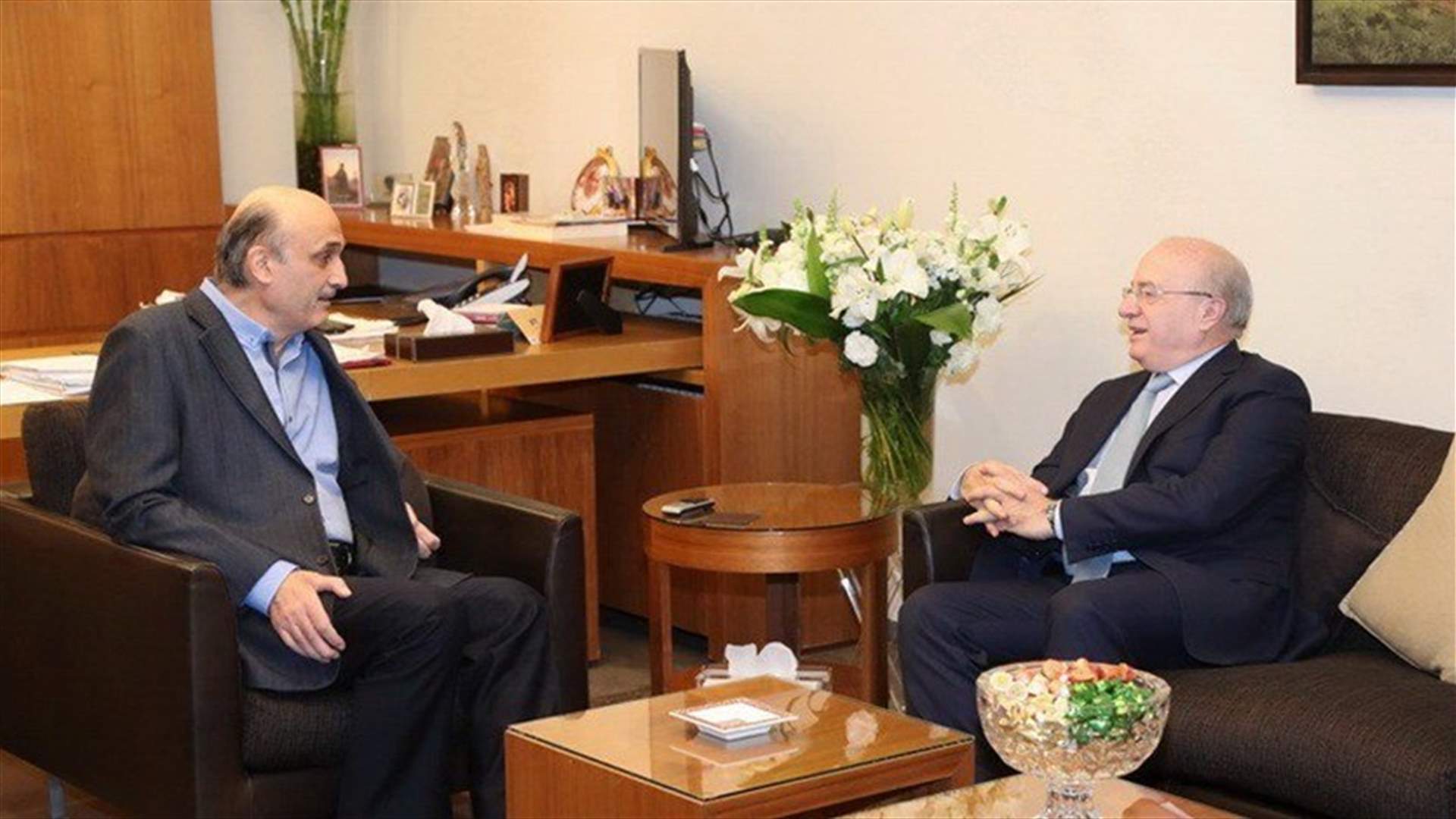 Geagea meets with Minister Khoury in Maarab