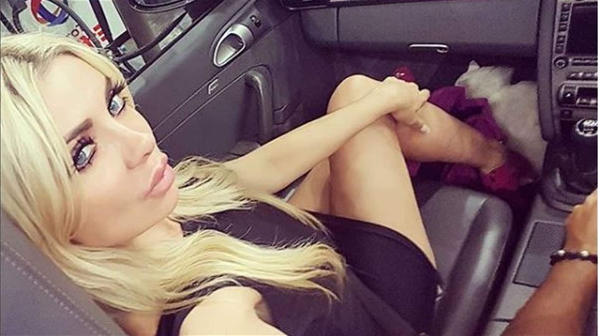 ميريام كلينك تستعرض سلاحها بصورة جريئة رداً على قرار منع ترشحها