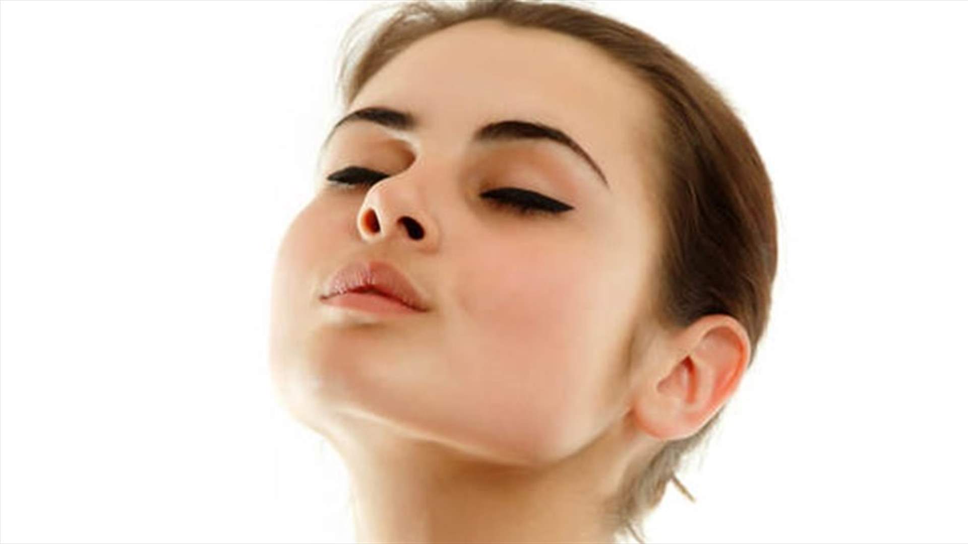 بالفيديو – تخلّصي من دهون الوجه والذقن المزدوج بهذه التمارين!