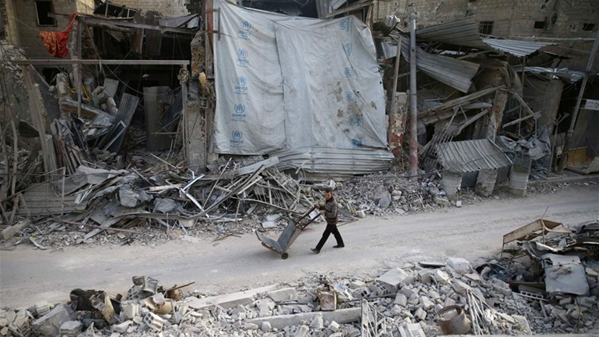 النظام السوري يعزل دوما أبرز مدن الغوطة