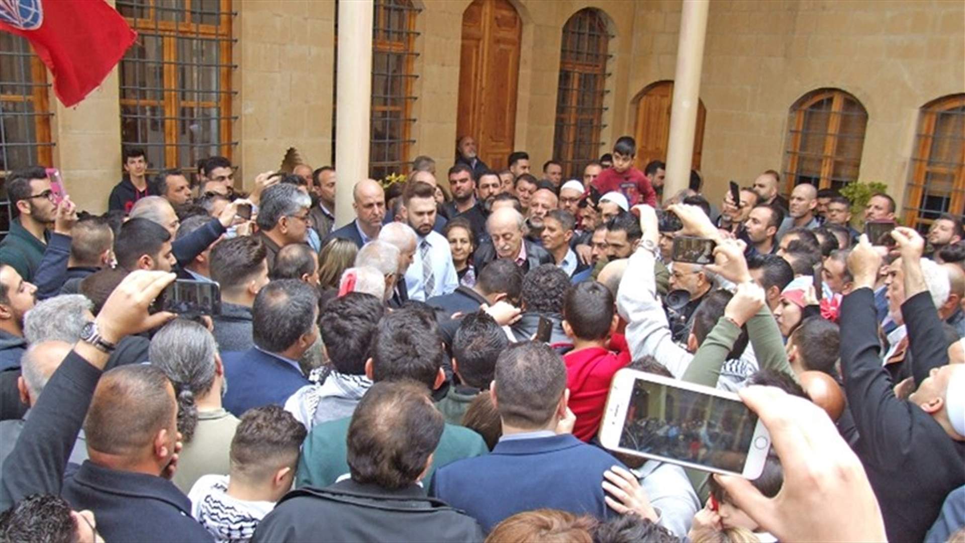 جنبلاط يدعو للتصويت بكثافة في الإنتخابات: القانون الجديد صعب لكن "بدنا نتعلموا"