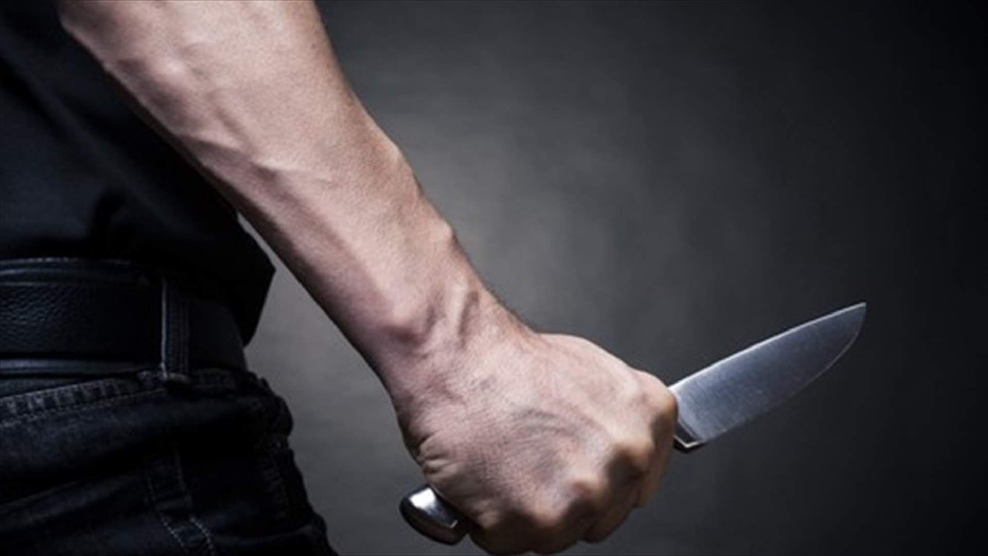 قتل ابنته المراهقة لأنها تحدثت مع صبي في الحي