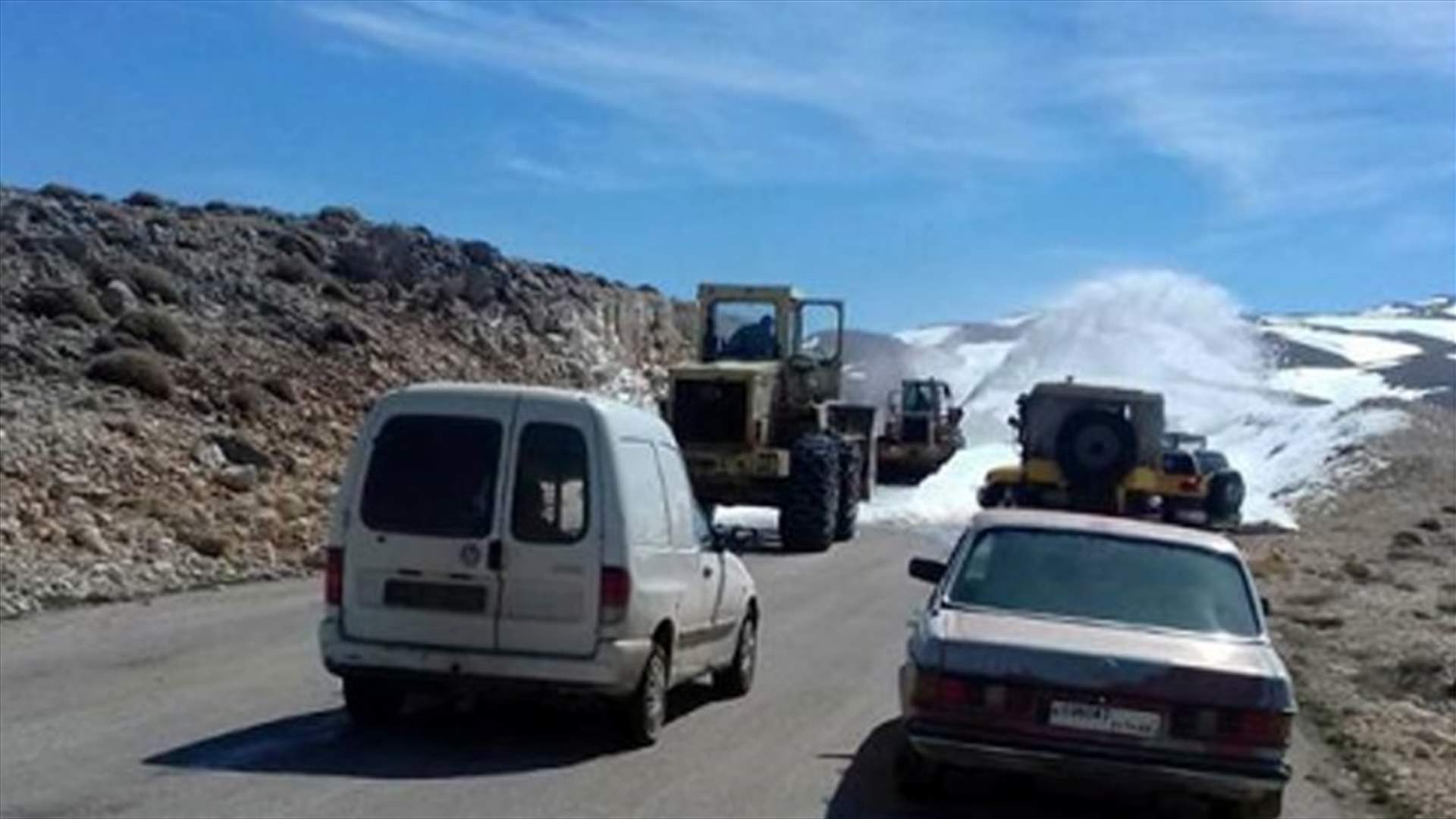 طريق عيون السيمان حدث بعلبك سالكة بالاتجاهين
