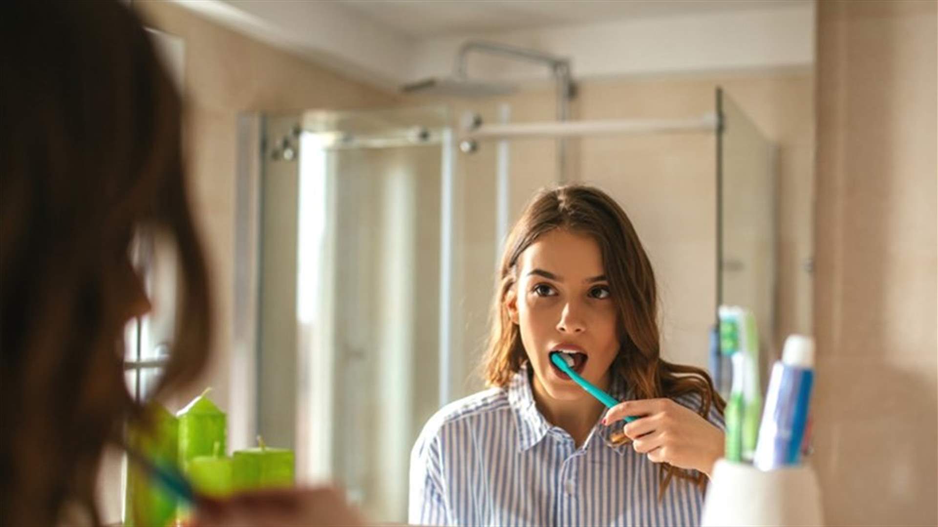 أخطاء ترتكبونها أثناء تنظيف الأسنان قد تعرّضها للتلف والتسوّس