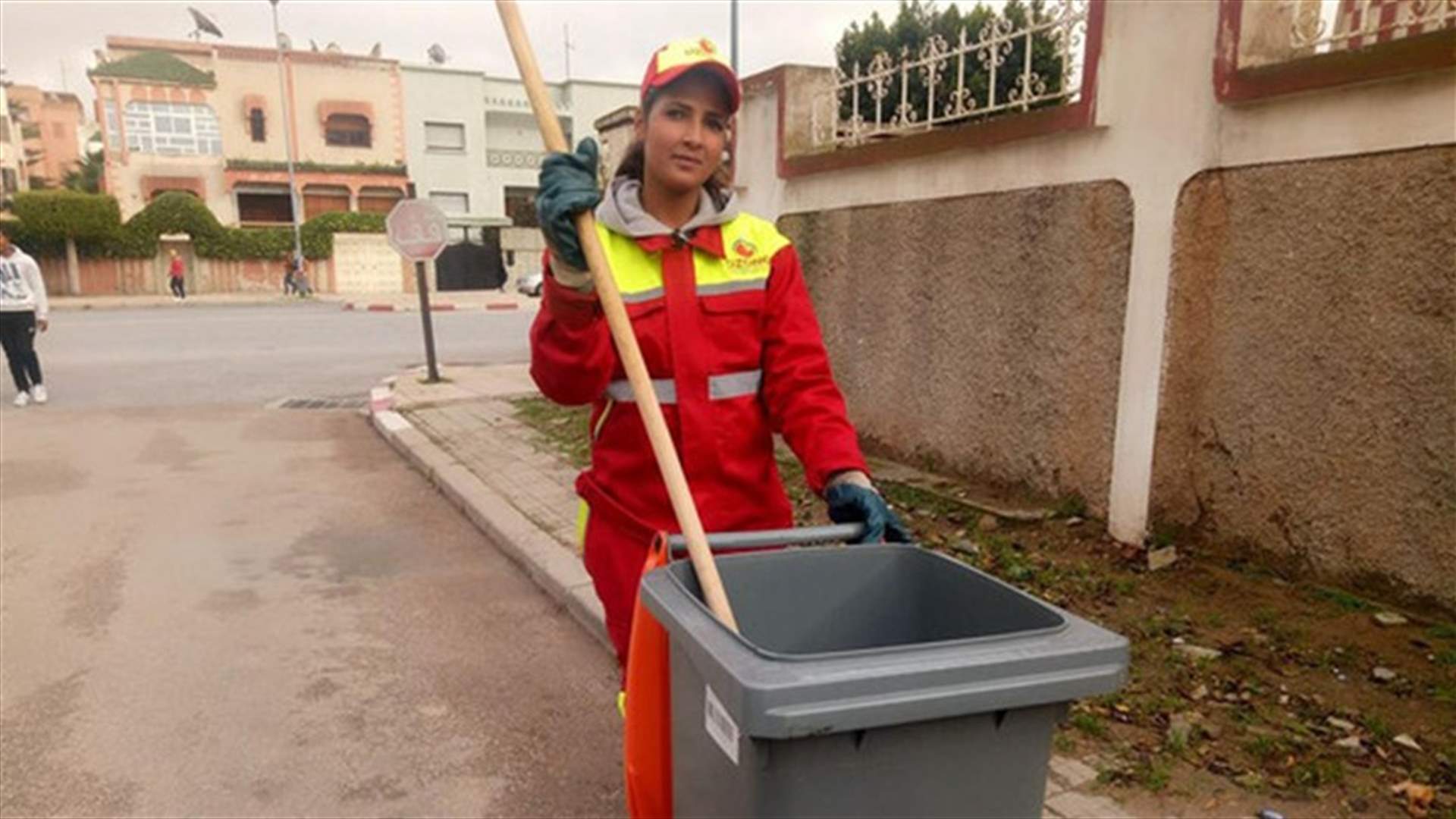 بالفيديو – من عاملة نظافة إلى ملكة جمال... إليكم قصّة هذه الشابة المغربية