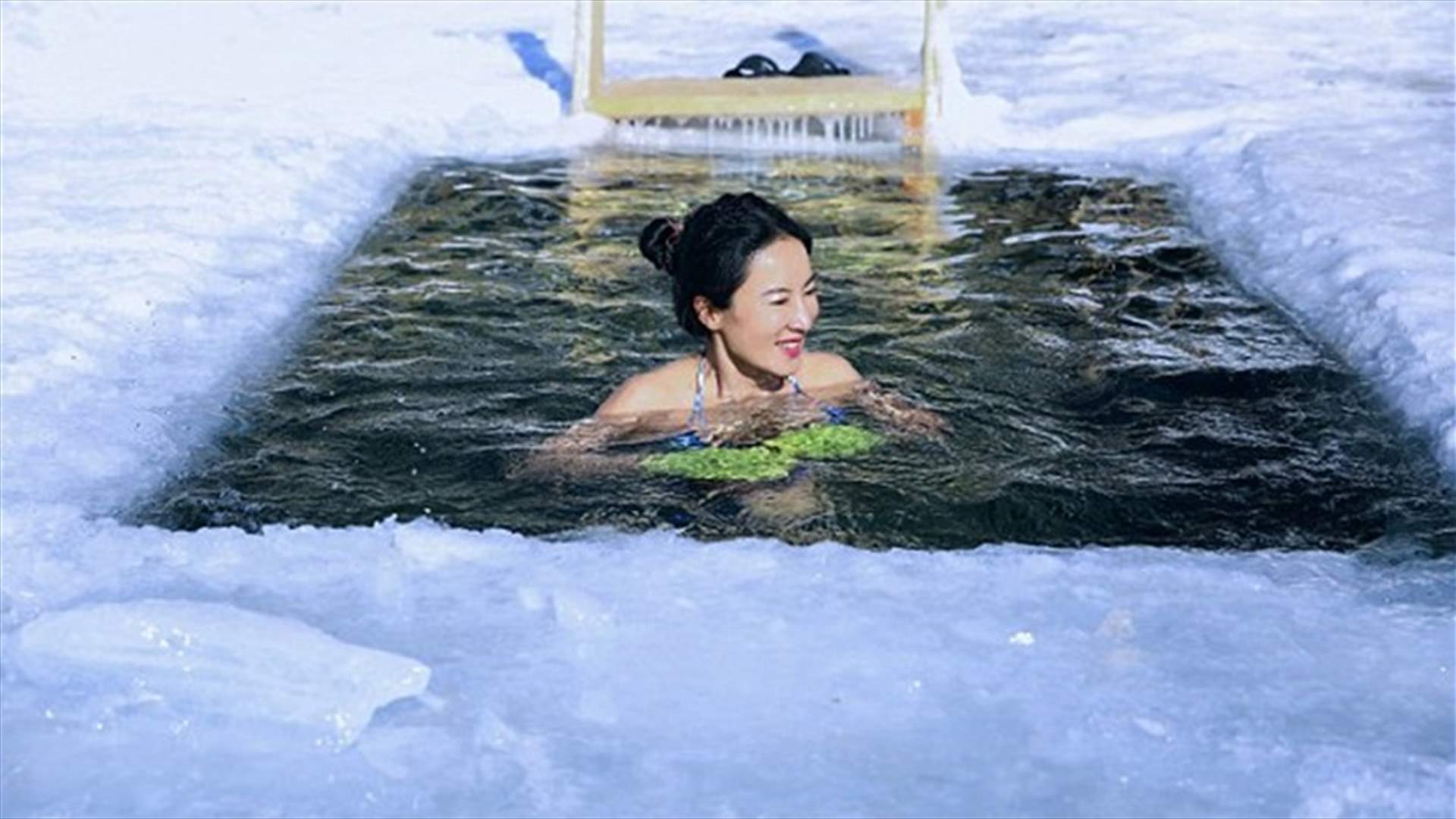 بالصور – صينية عمرها 50 سنة بالبيكيني... ودرجة الحرارة 40 تحت الصفر!