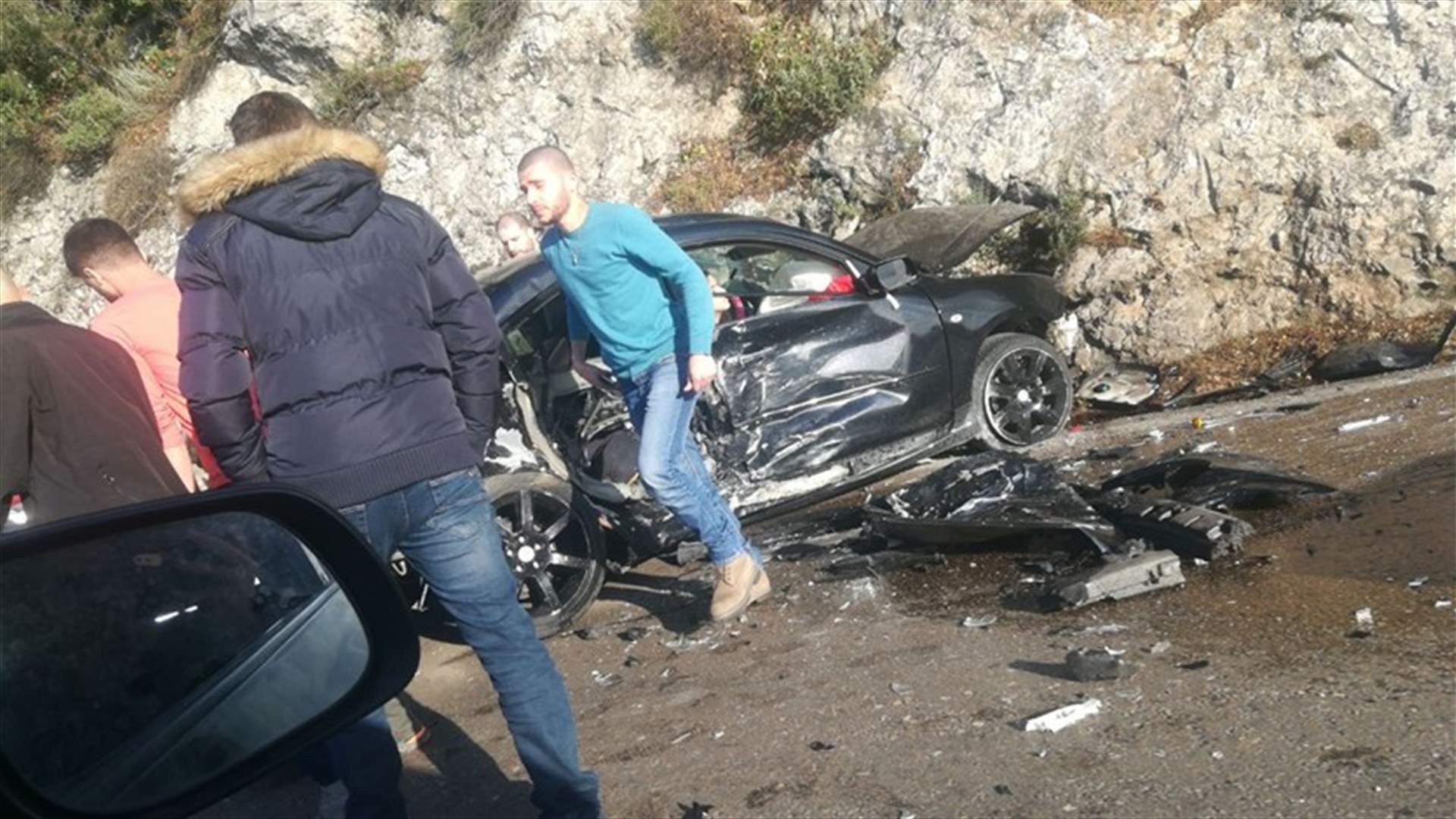 بالصور - 3 جرحى في حادث سير مروع على اوتوستراد ذوق مصبح جعيتا