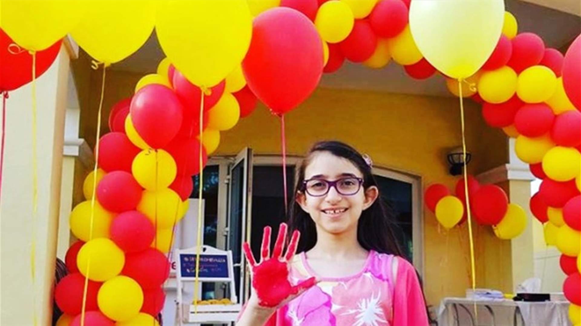 فتاة اليد الحمراء.... حرارة جسمها 50 درجة مئوية وتحول الماء البارد إلى ساخن
