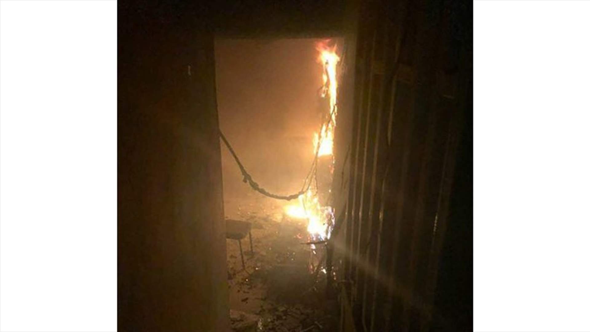 بالصورة - حريق في مبنى بلدية صور