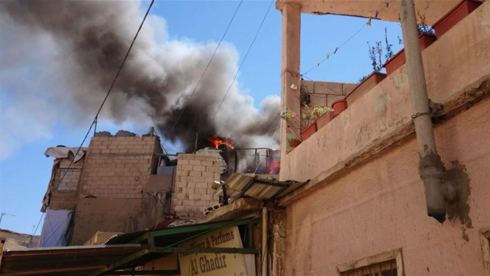 اخماد حريق في بعلبك...واسعاف فتاة اصيبت بالاختناق