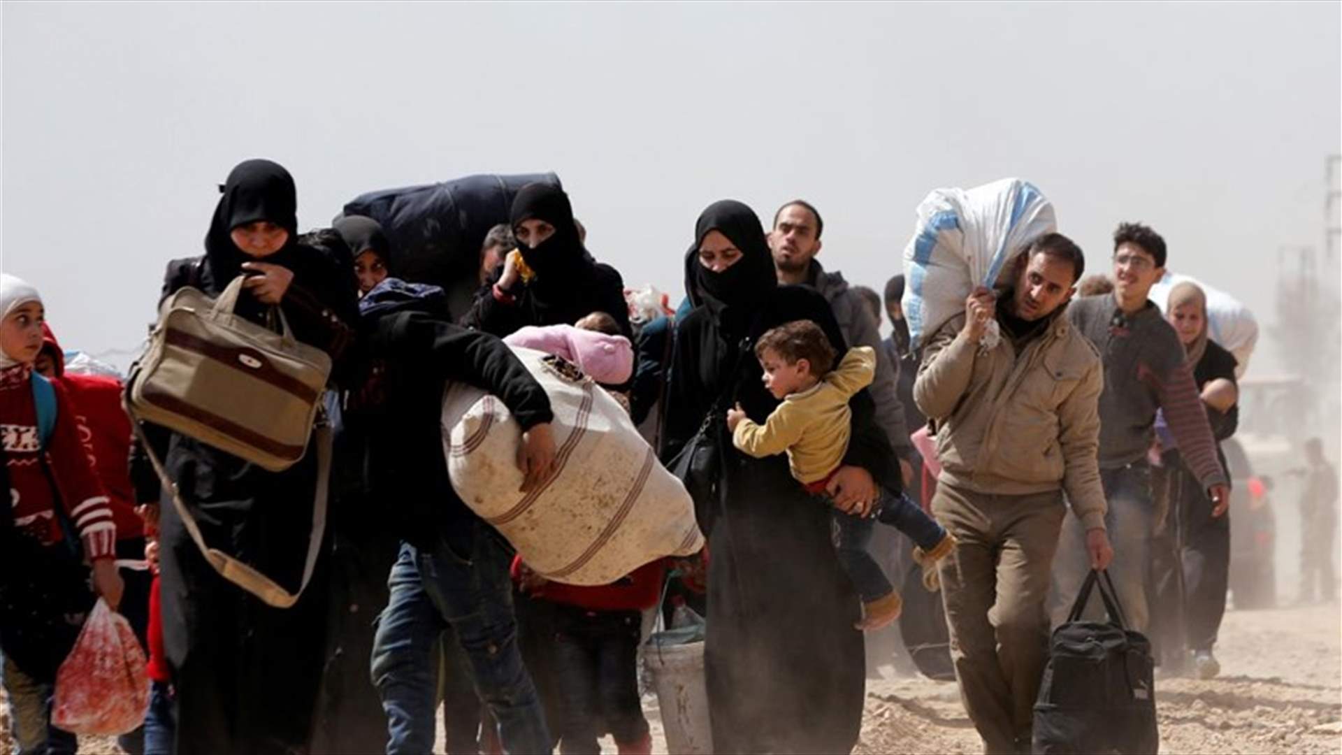 Thousands more Syrians flee their homes as two battles rage
