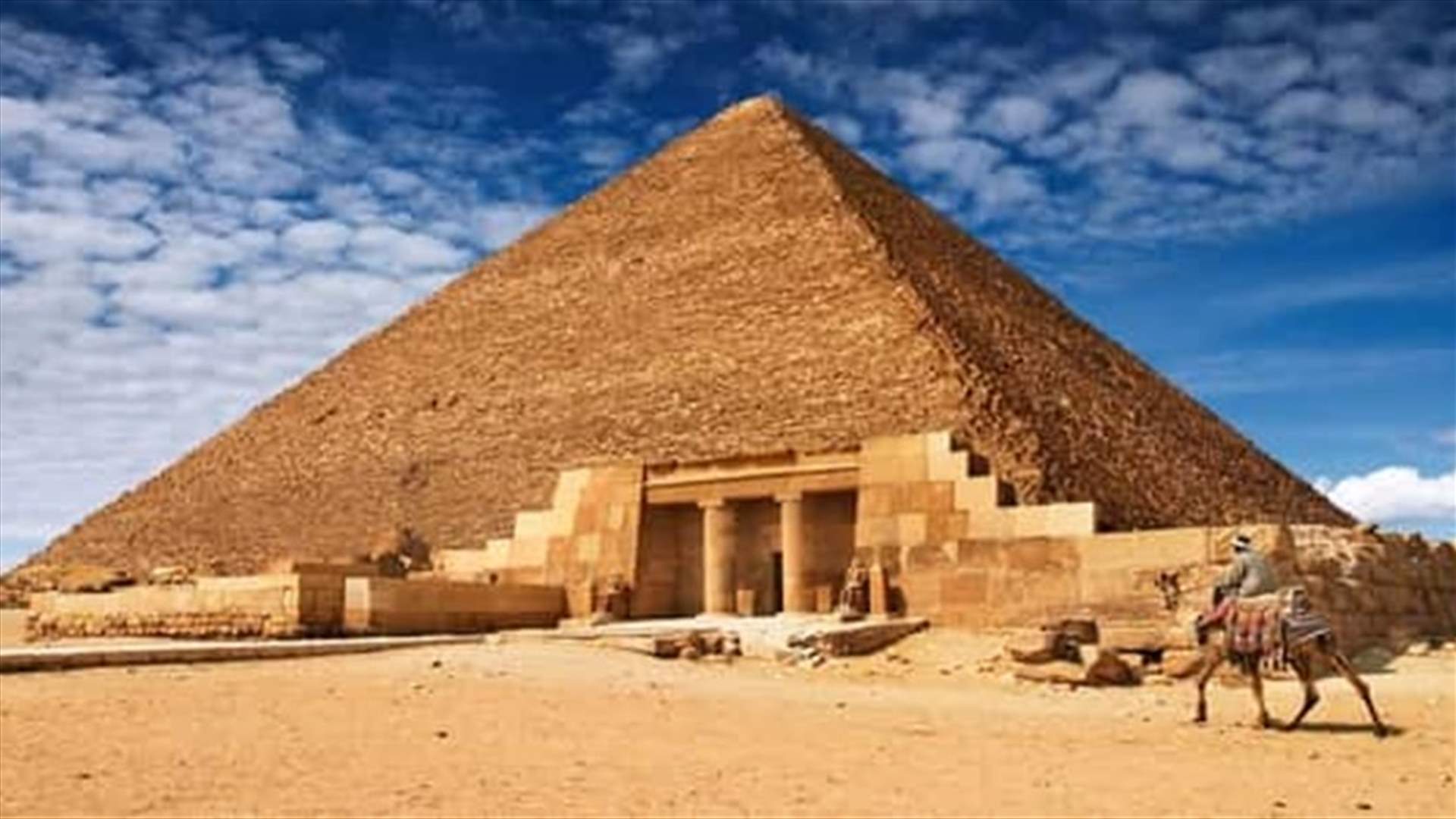 حاول الانتحار من أعلى هرم خوفو والسبب... جيرانه!