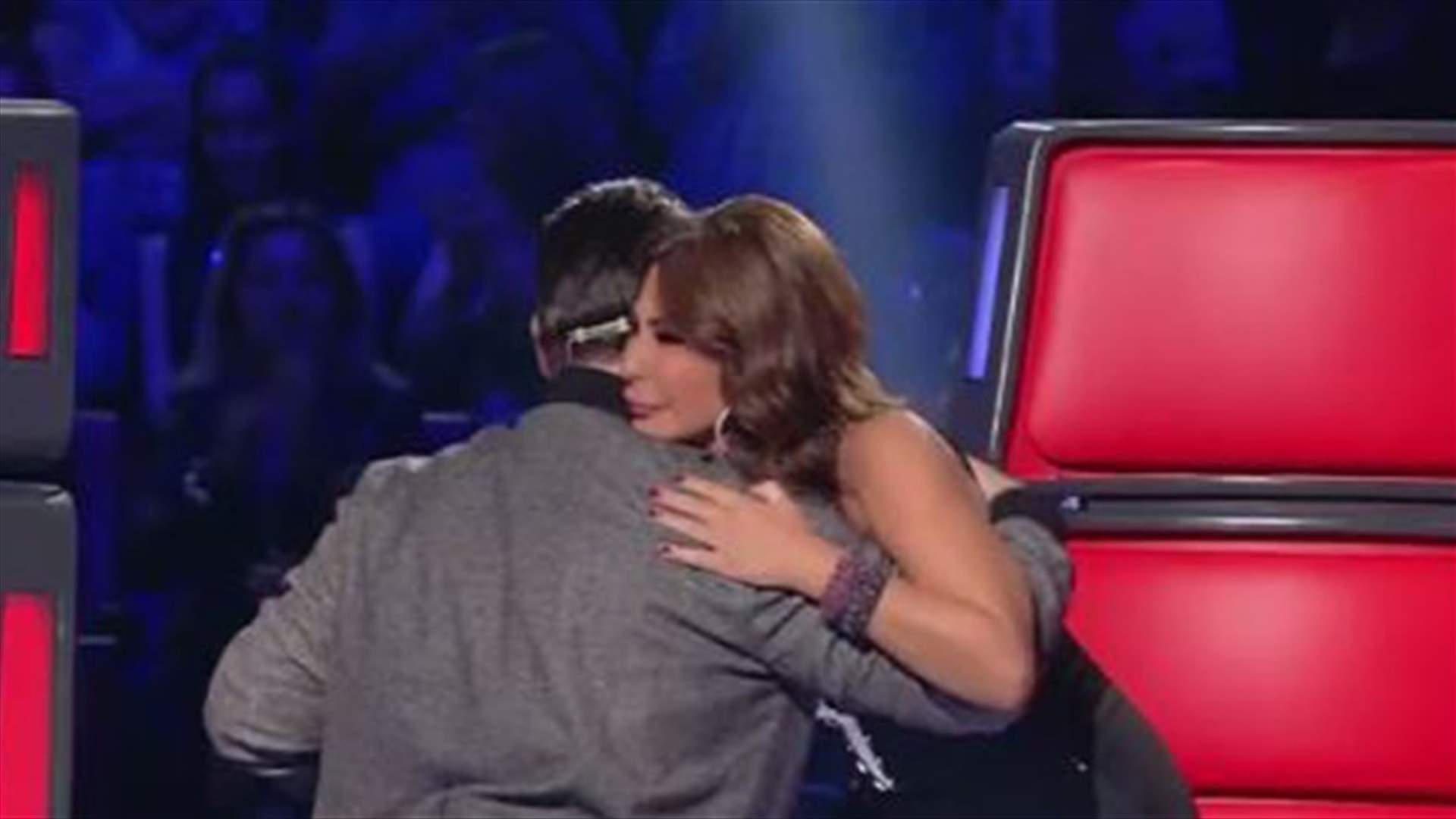 بالفيديو- عاصي الحلاني يواسي إليسا... لماذا بكت في The Voice؟
