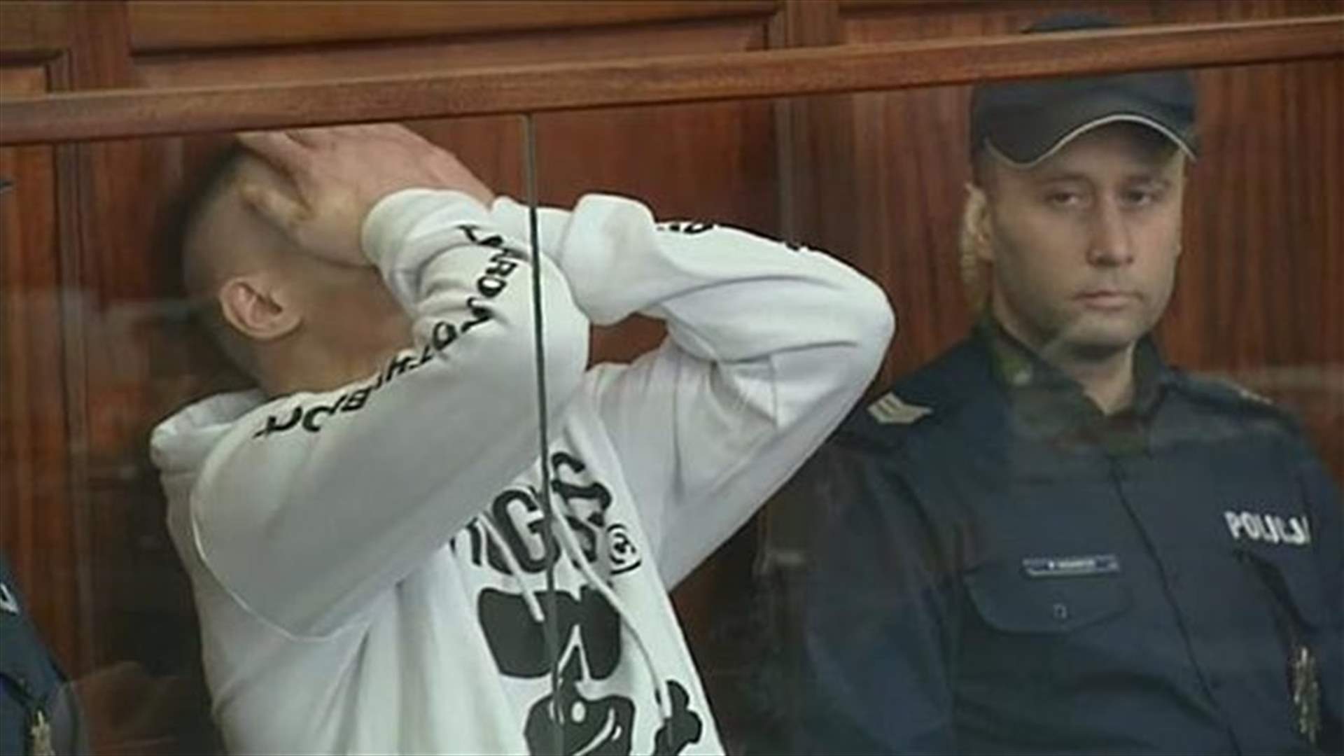 بالفيديو – لحظة إعلان براءة رجل سُجن 18 عاماً ظلماً!