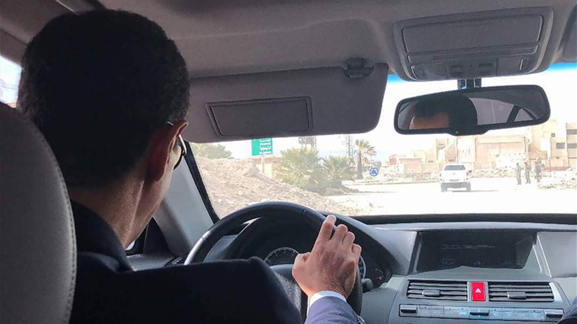بالفيديو-  الاسد يقود سيارته بنفسه في الغوطة الشرقية