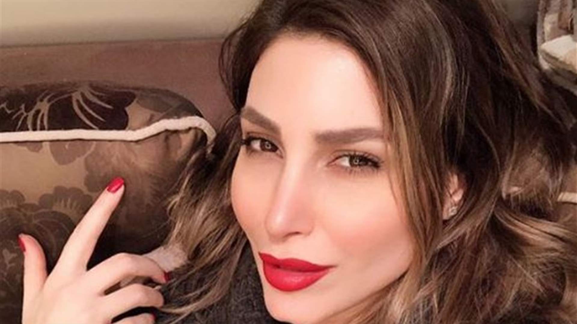 بالصورة- حضن يارا وقبّلها.. من هو جوزيف؟