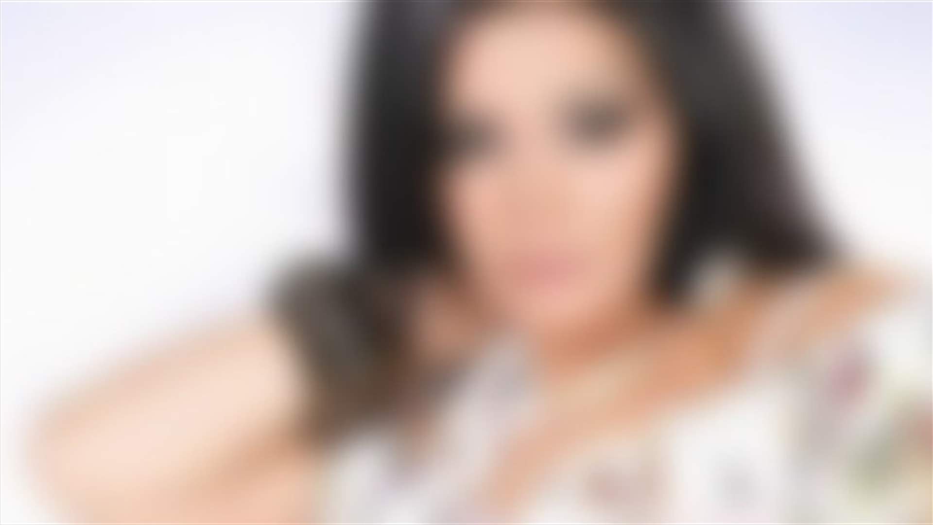 تحطّمت واجهة سيارتها.. نقل نجمة عربية إلى المستشفى إثر حادث سير مروّع