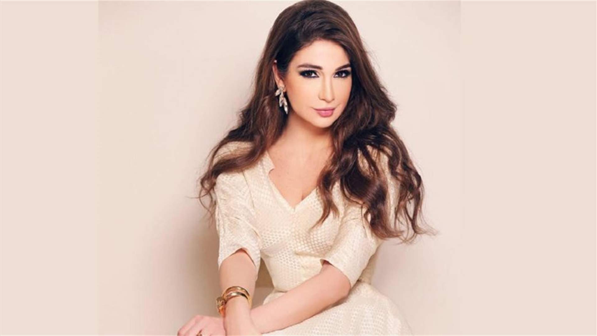 ديما صادق تحتفل بعيد الأم بهذه الصورة... ومن هي وردة حياتها؟