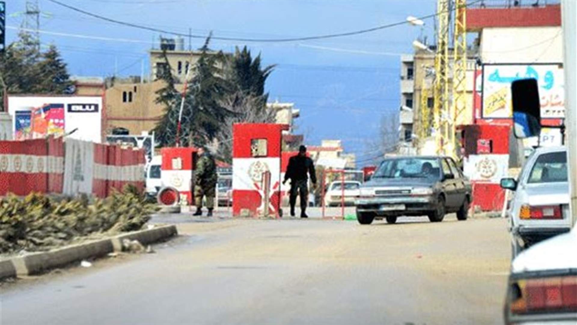سيارة تدهس جنديا في محلة الشراونة - بعلبك