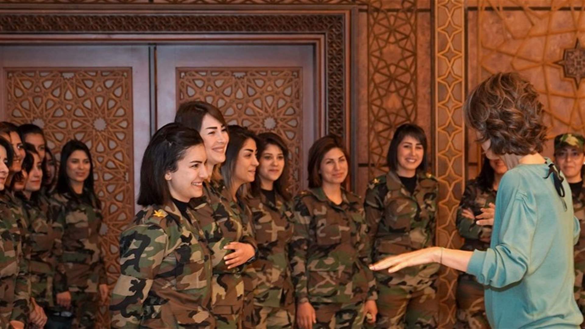 بالصور- اسماء الاسد في مناسبة عيد الام...