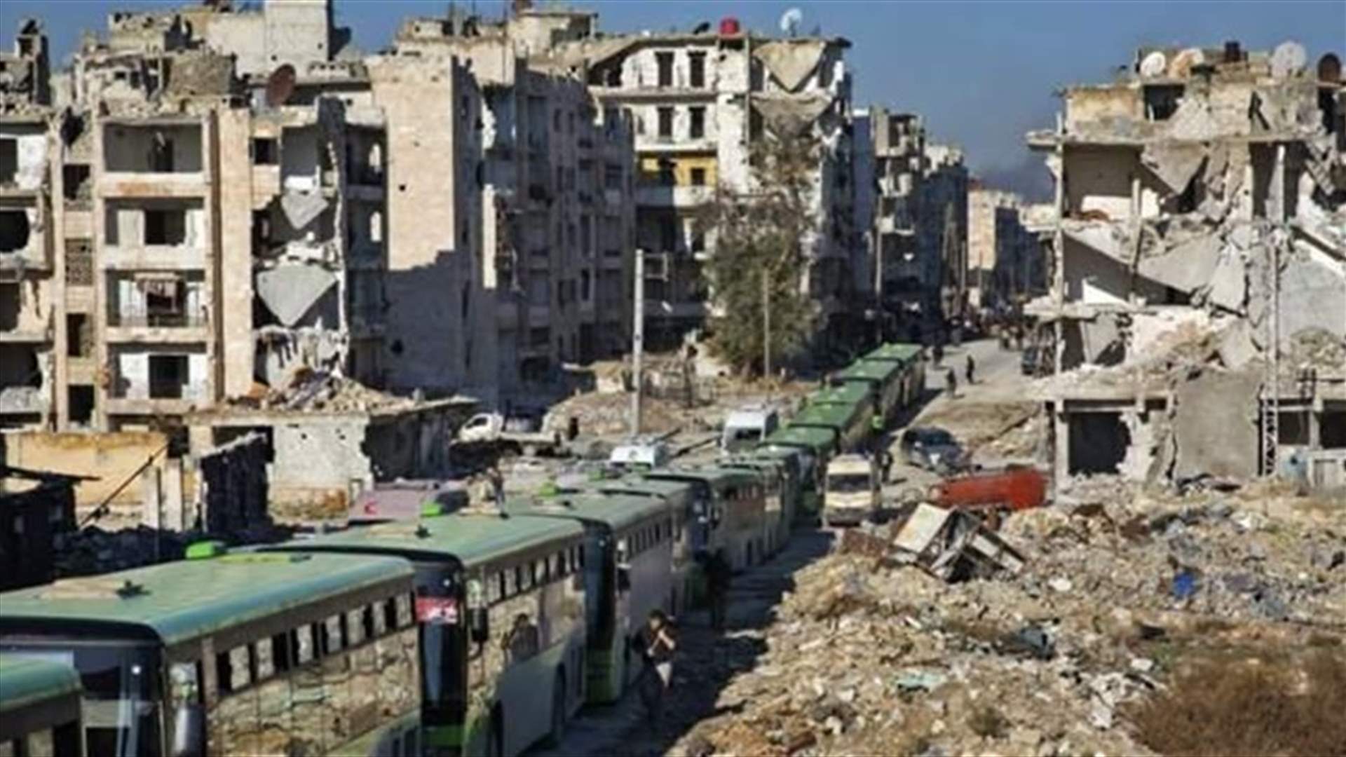 وصول حافلات المقاتلين والمدنيين إلى إدلب